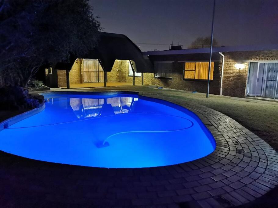 Stunning 2 Bedrooms and 2 Bathroom No loadshedding
