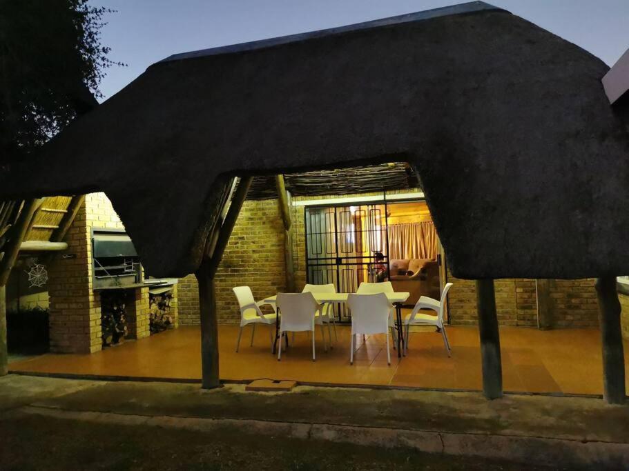 Stunning 2 Bedrooms and 2 Bathroom No loadshedding