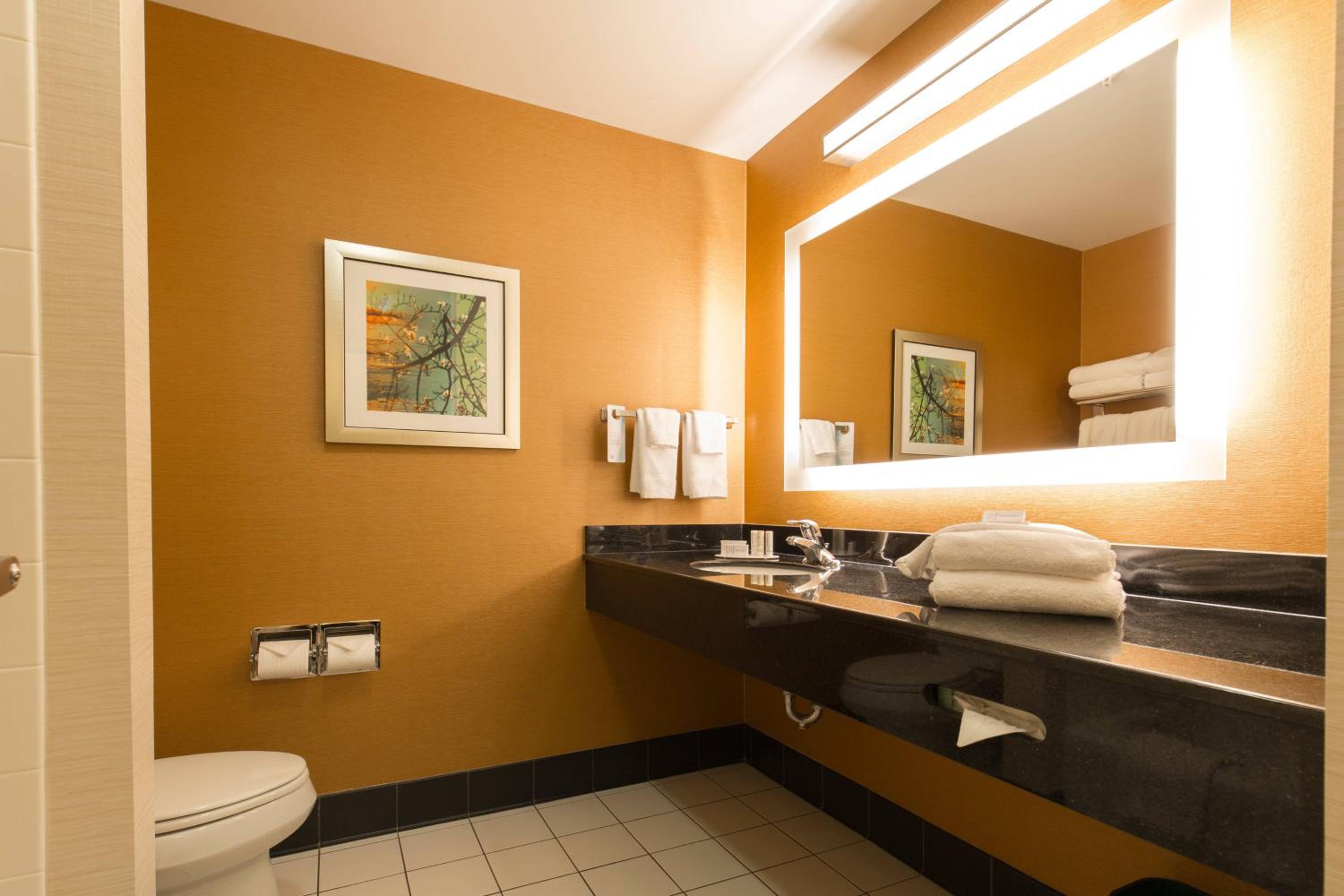 Fairfield Inn and Suites by Marriott Portsmouth Exeter - Property Image 12