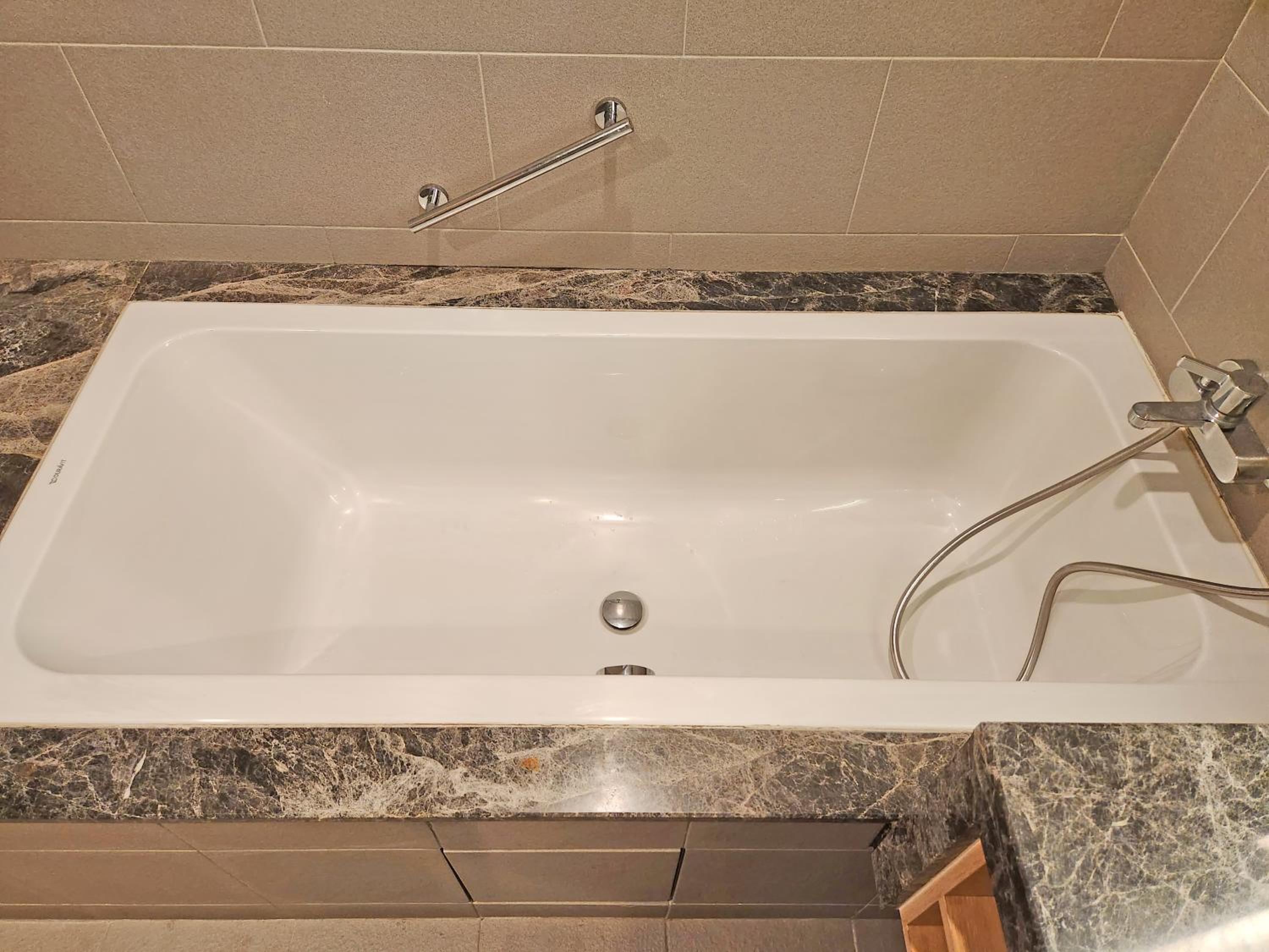 Luxurious stay in 188 Fraser Residence Suite
