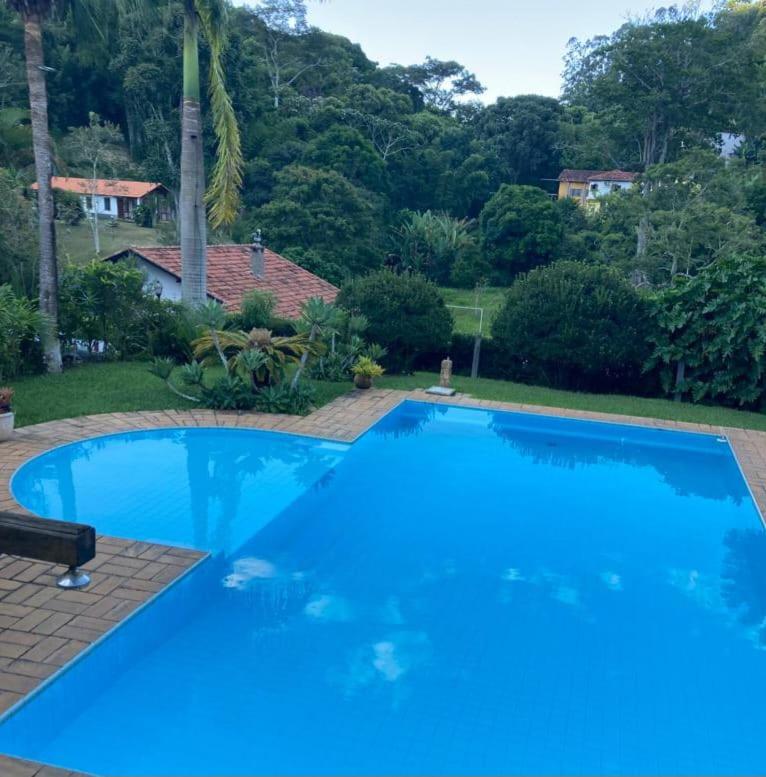 Pousada. Espatódea