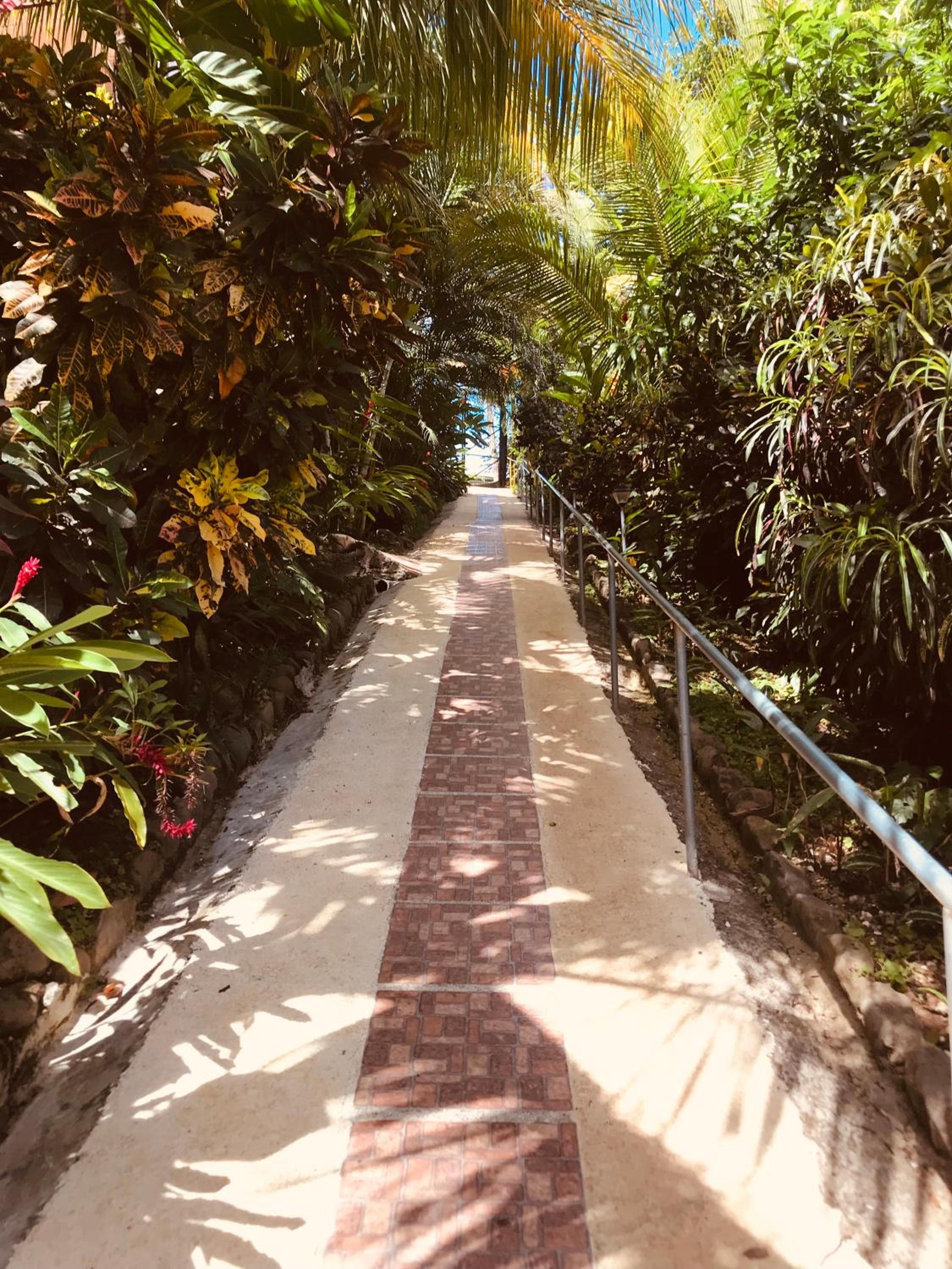 FLOR DE PARAISO BUNGALOWS