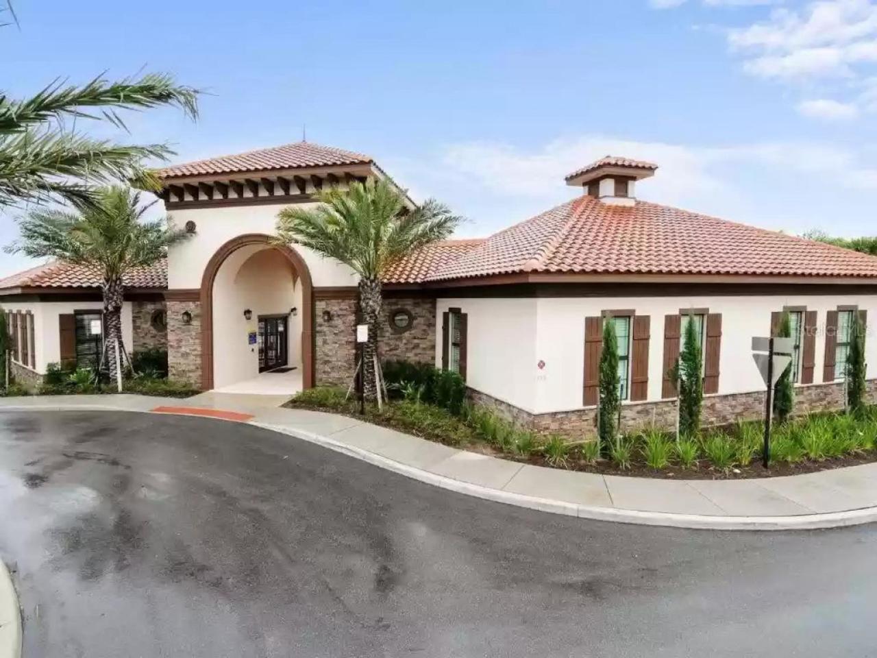 Solterra resort 5 beds pool gameroom near Disney