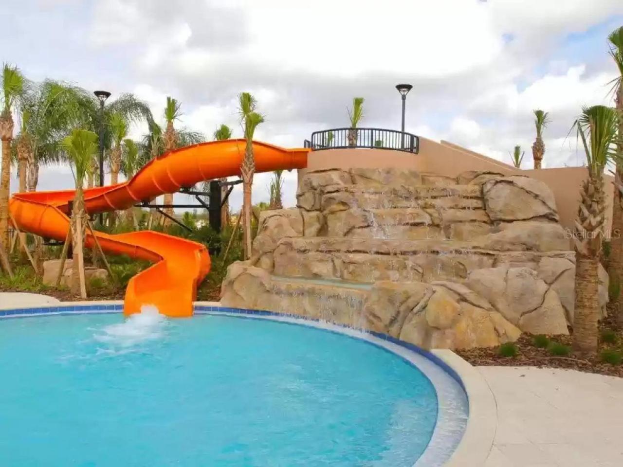 Solterra resort 5 beds pool gameroom near Disney
