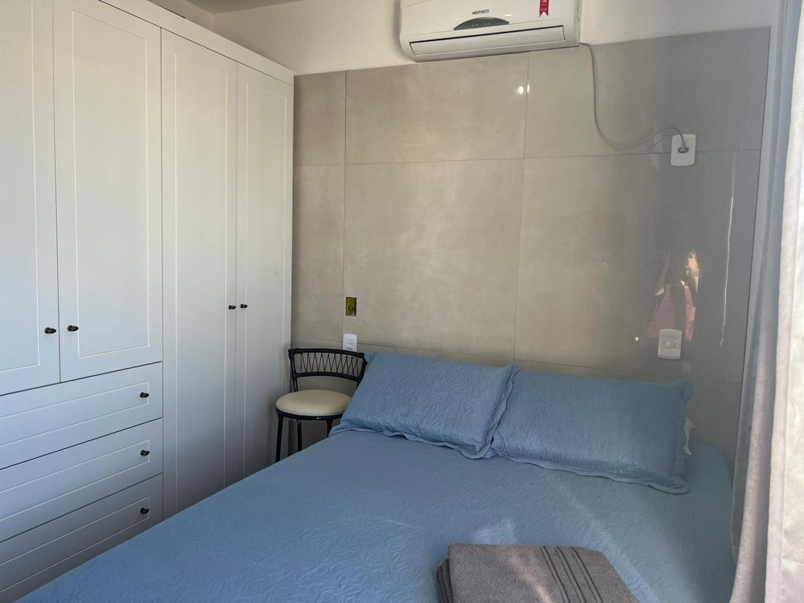Lindo apartamento completo e com garagem coberta