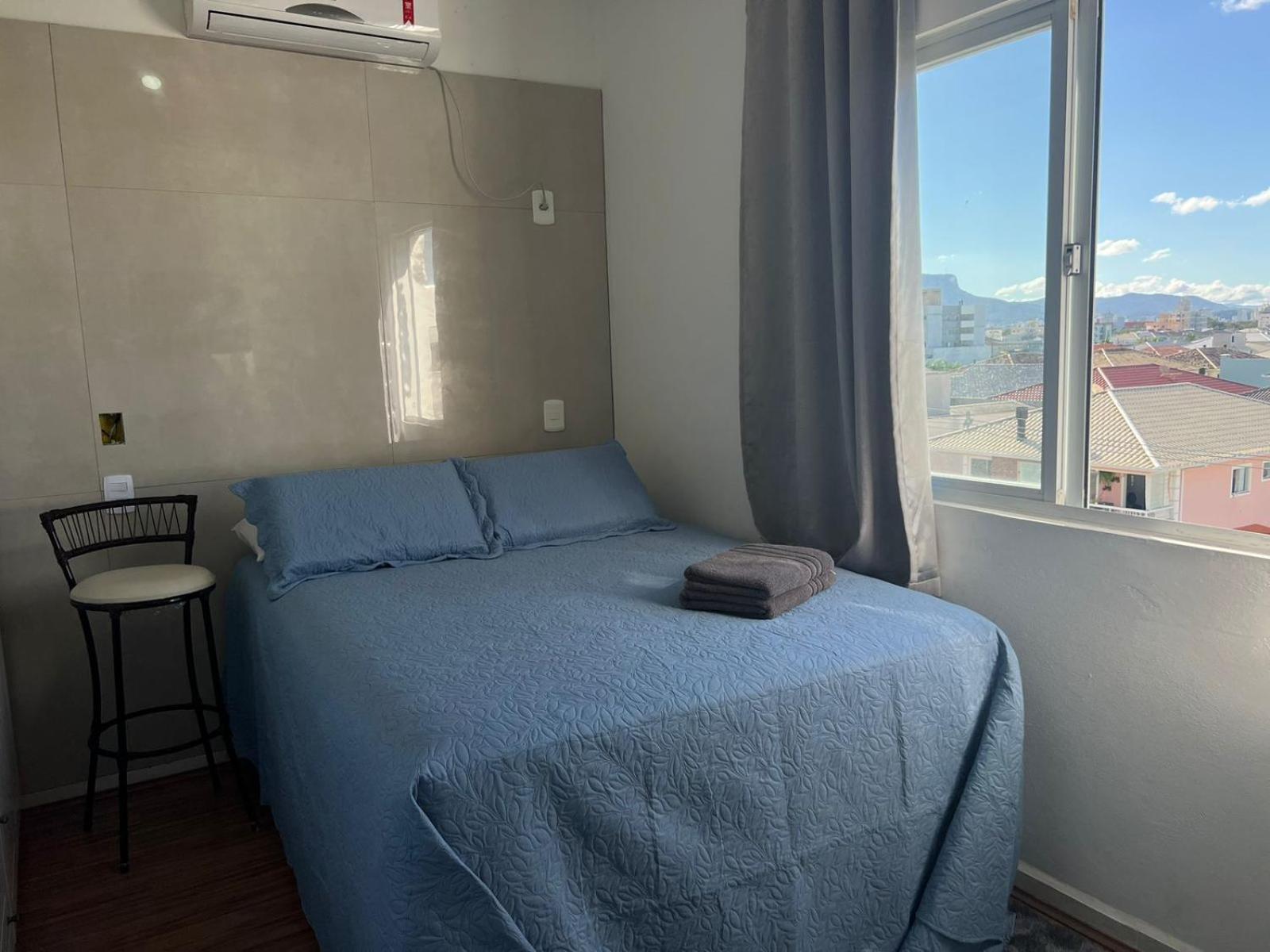 Lindo apartamento completo e com garagem coberta