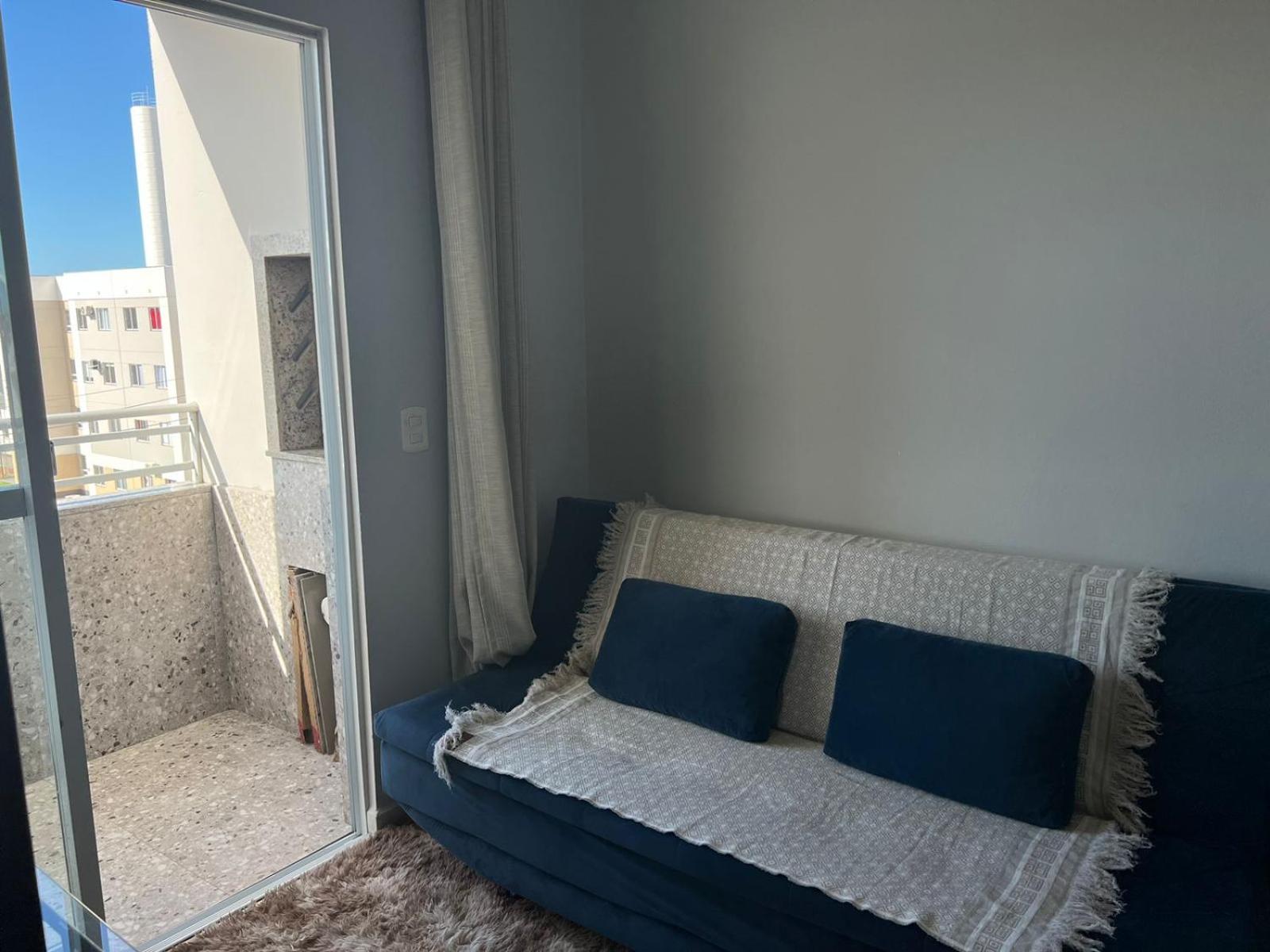 Lindo apartamento completo e com garagem coberta