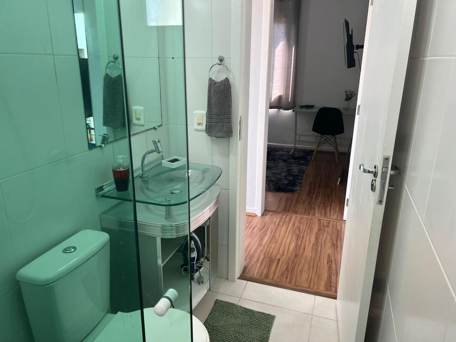Lindo apartamento completo e com garagem coberta