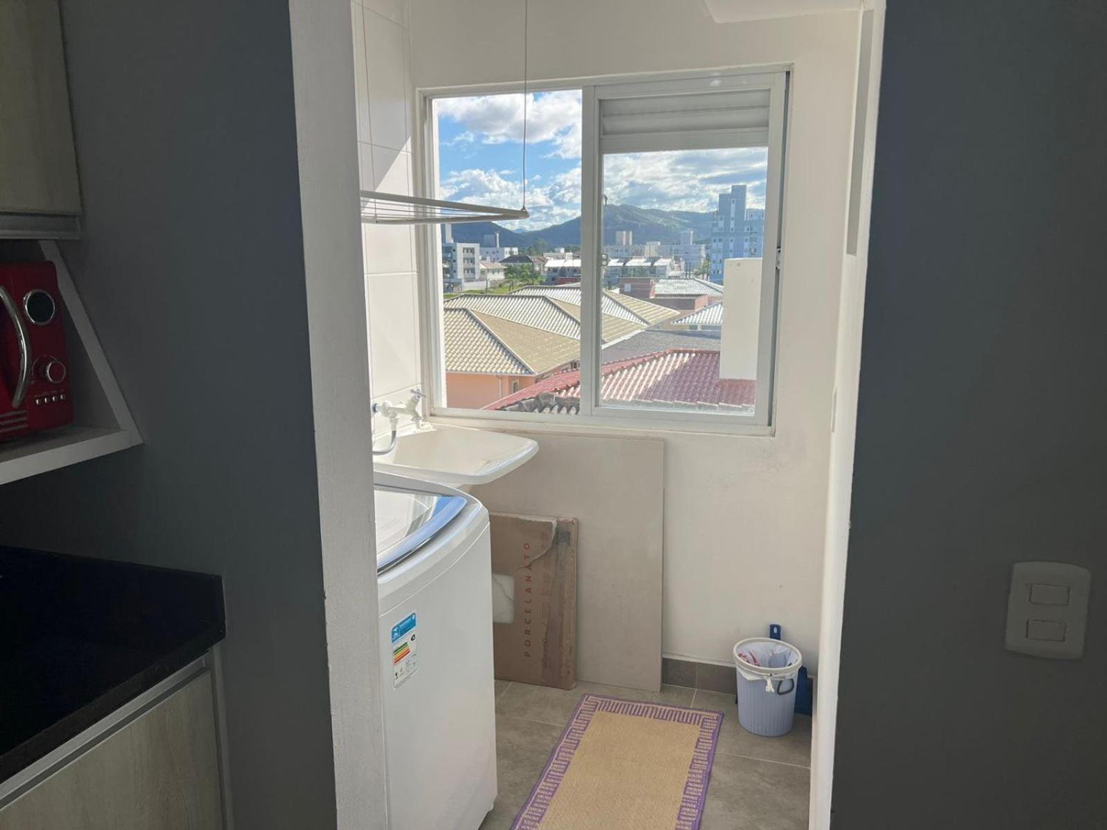 Lindo apartamento completo e com garagem coberta
