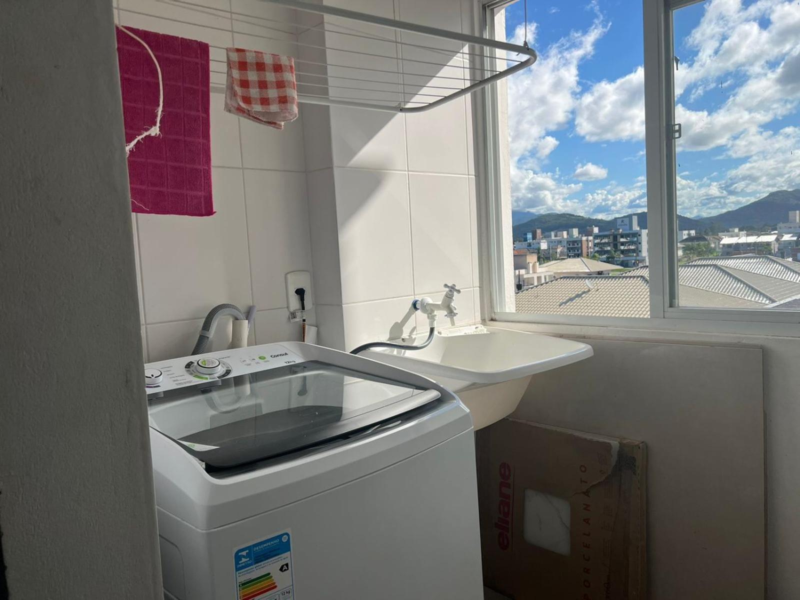 Lindo apartamento completo e com garagem coberta
