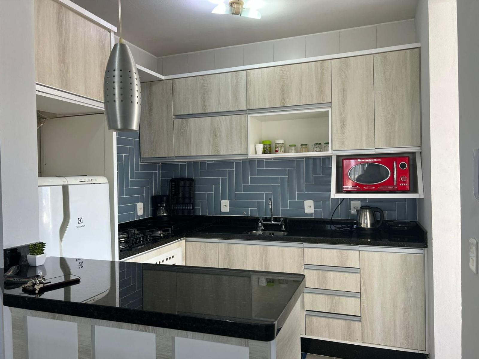 Lindo apartamento completo e com garagem coberta