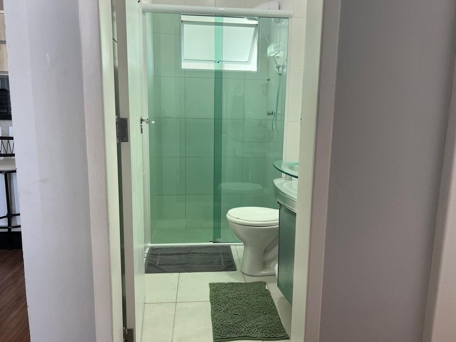 Lindo apartamento completo e com garagem coberta