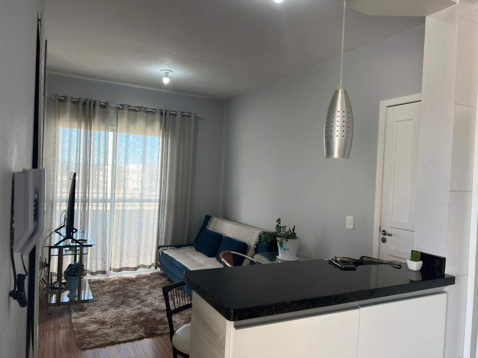 Lindo apartamento completo e com garagem coberta