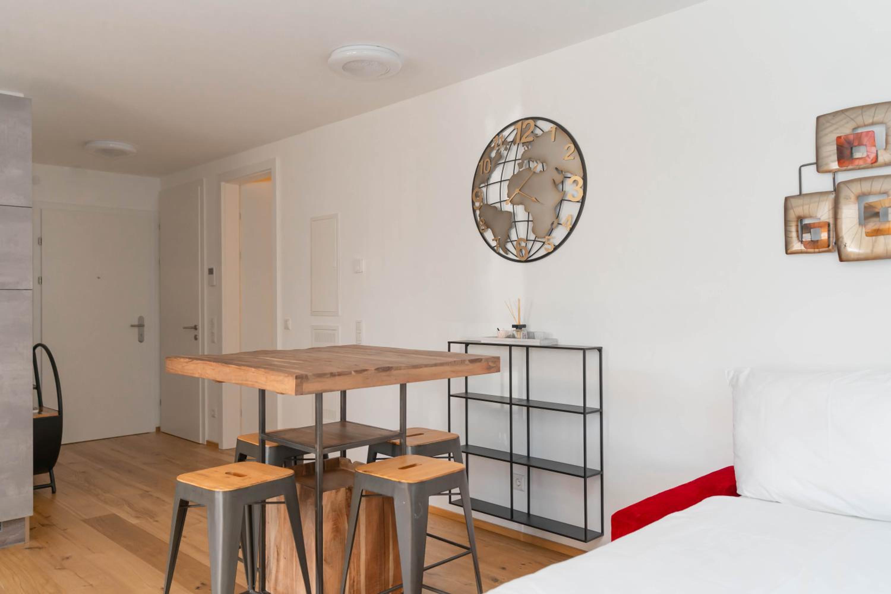 Luxurious apartment with big balcony near city center