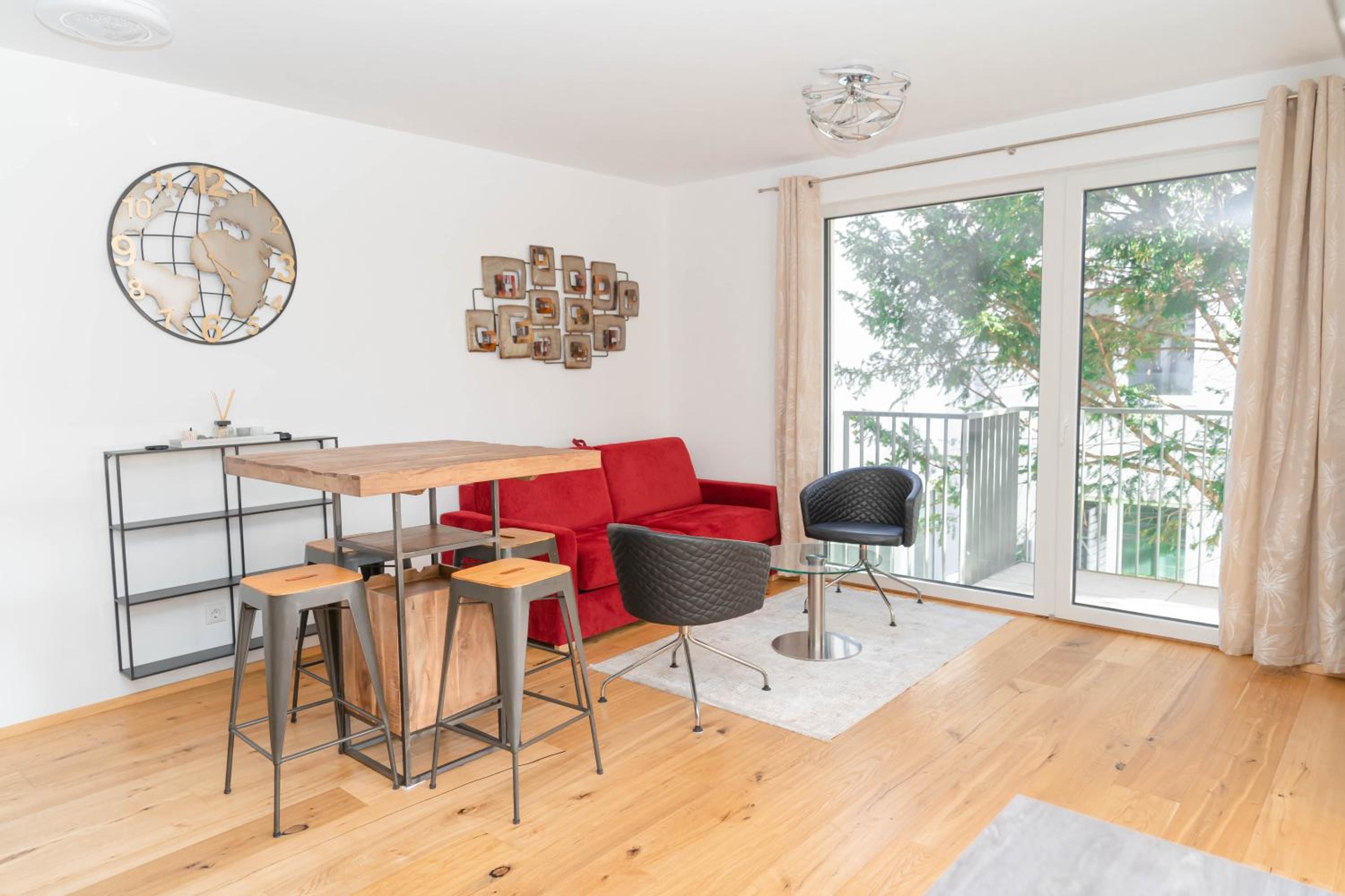 Luxurious apartment with big balcony near city center