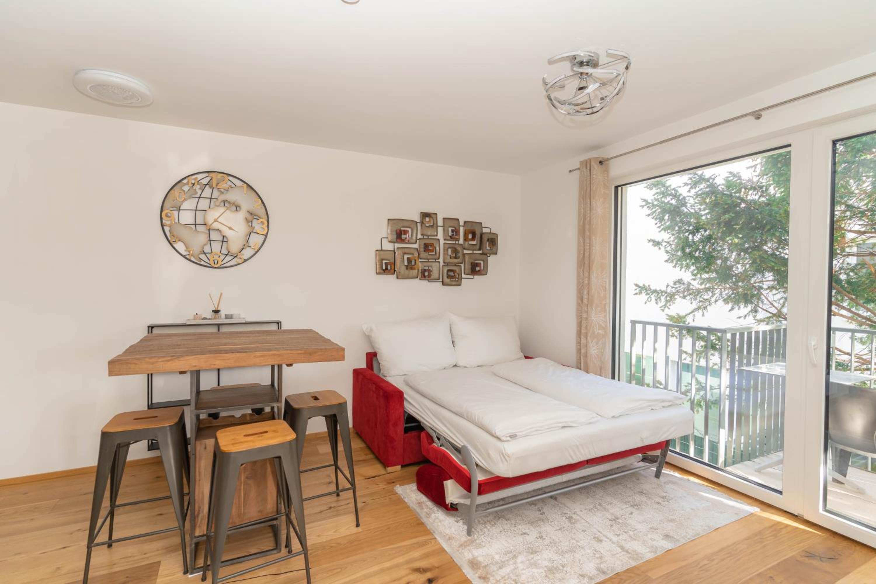 Luxurious apartment with big balcony near city center