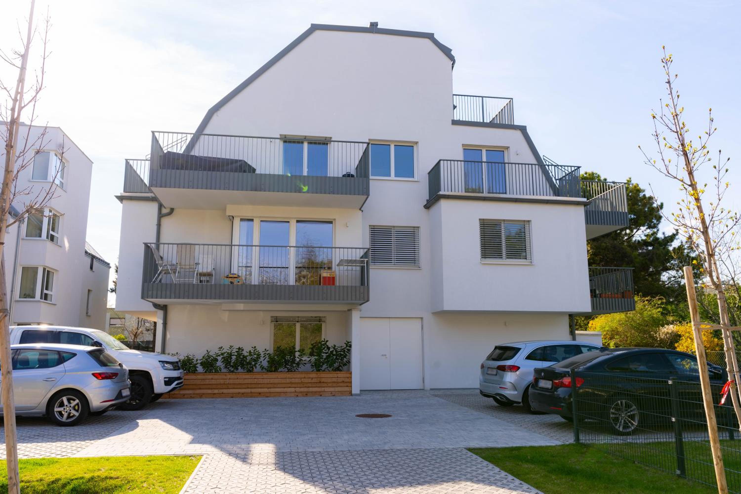 Luxurious apartment with big balcony near city center