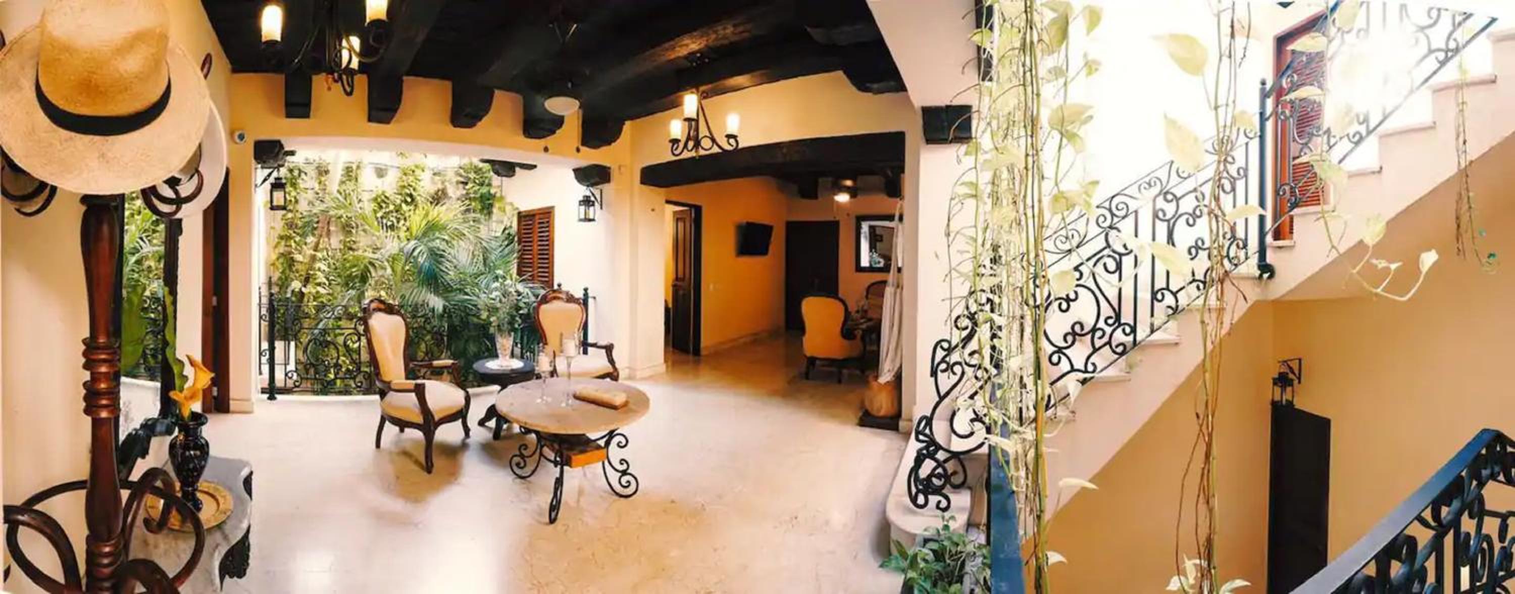 7ESP-4 CASA DE 7 HABITACIONES CON PISCINA Y WIFI EN EL CENTRO HISTORICO