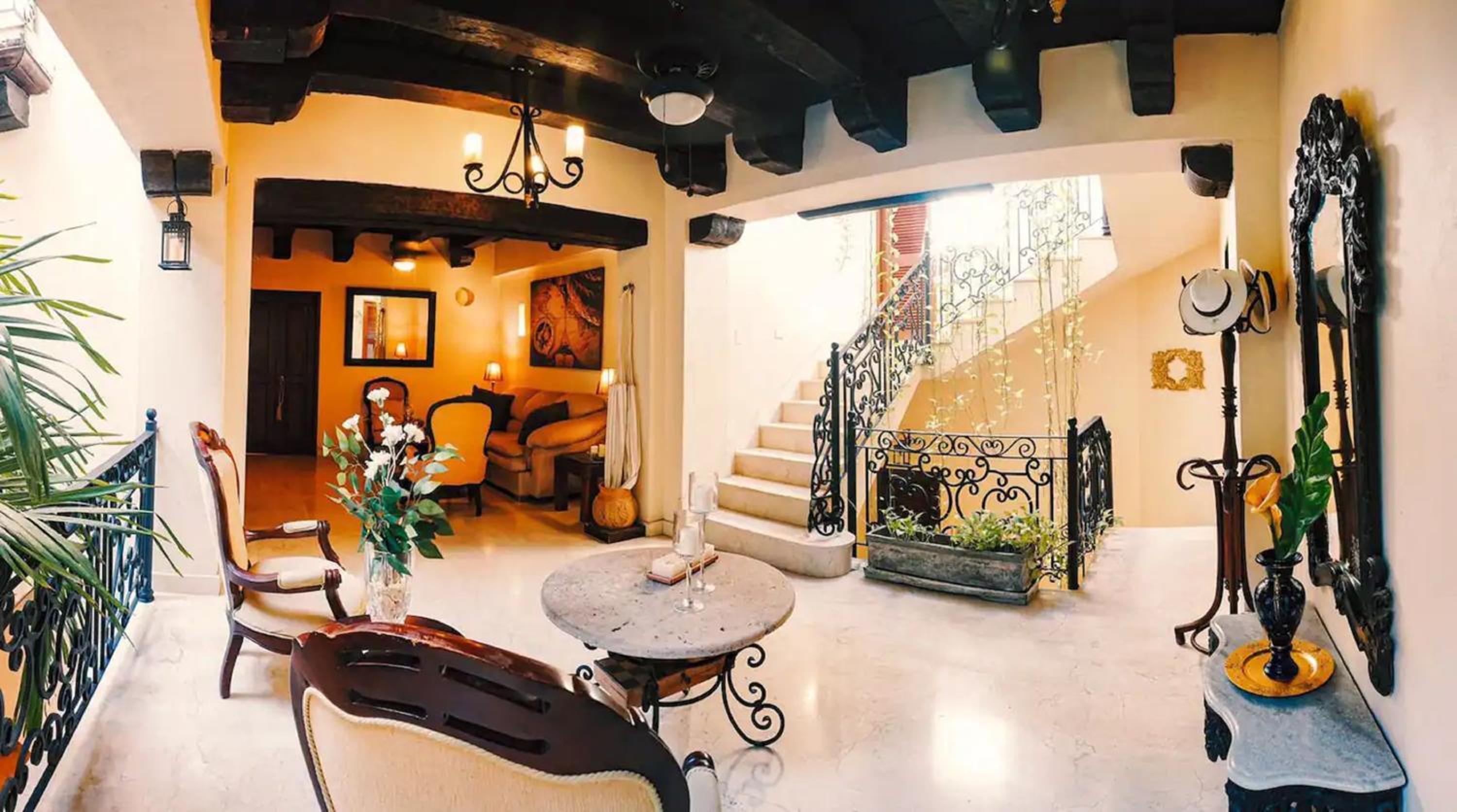 7ESP-4 CASA DE 7 HABITACIONES CON PISCINA Y WIFI EN EL CENTRO HISTORICO