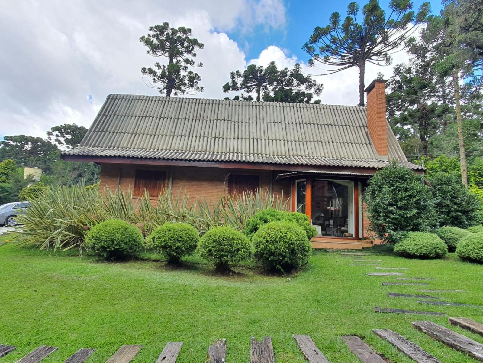 Casa em Campos do Jordão próximo do Capivari com 4 Suítes