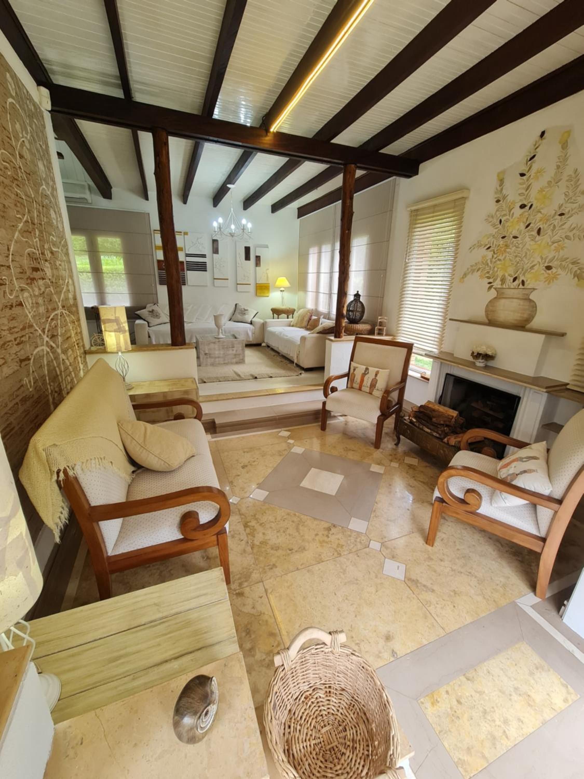 Casa em Campos do Jordão próximo do Capivari com 4 Suítes