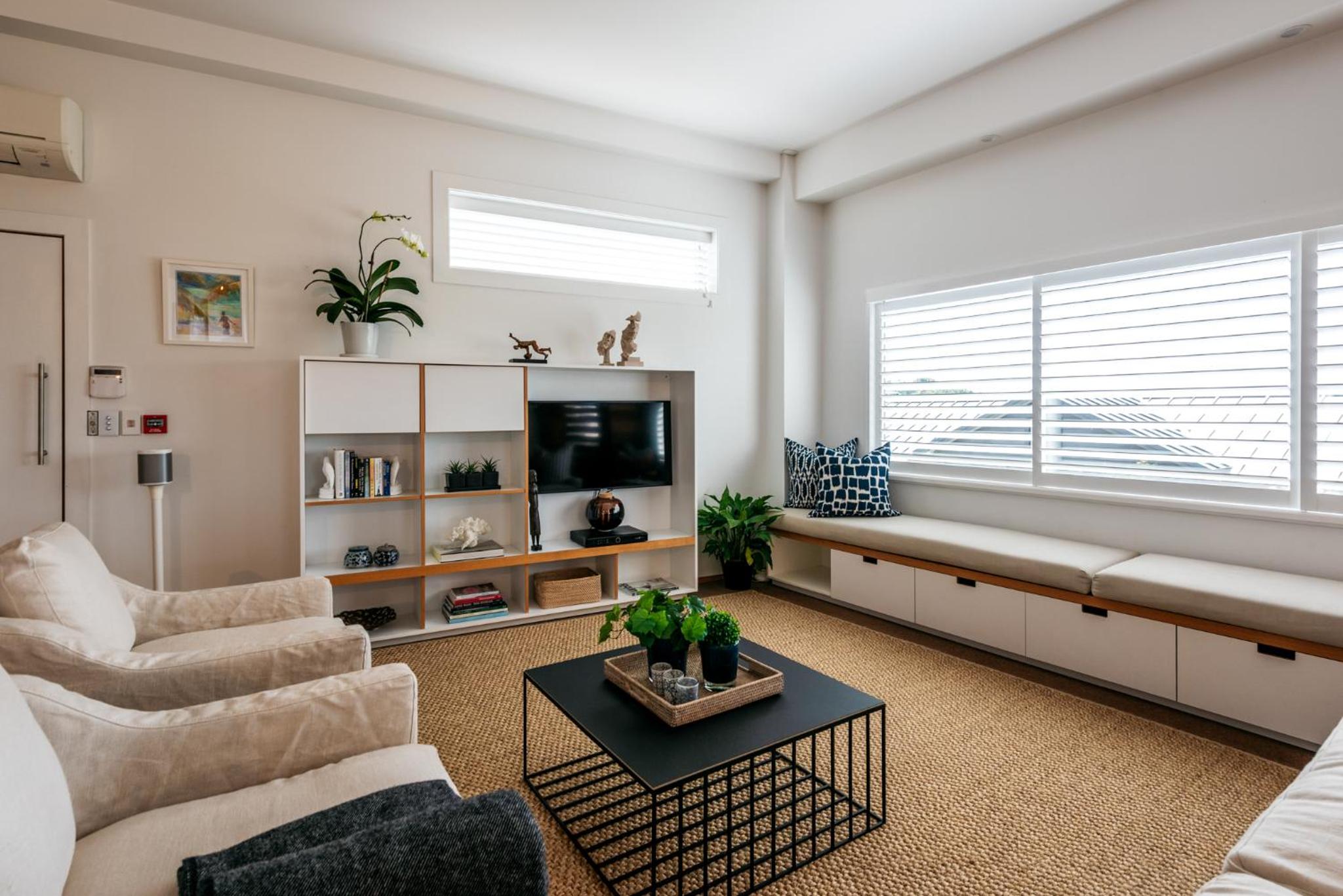 Oneroa Beach Apartment view 3