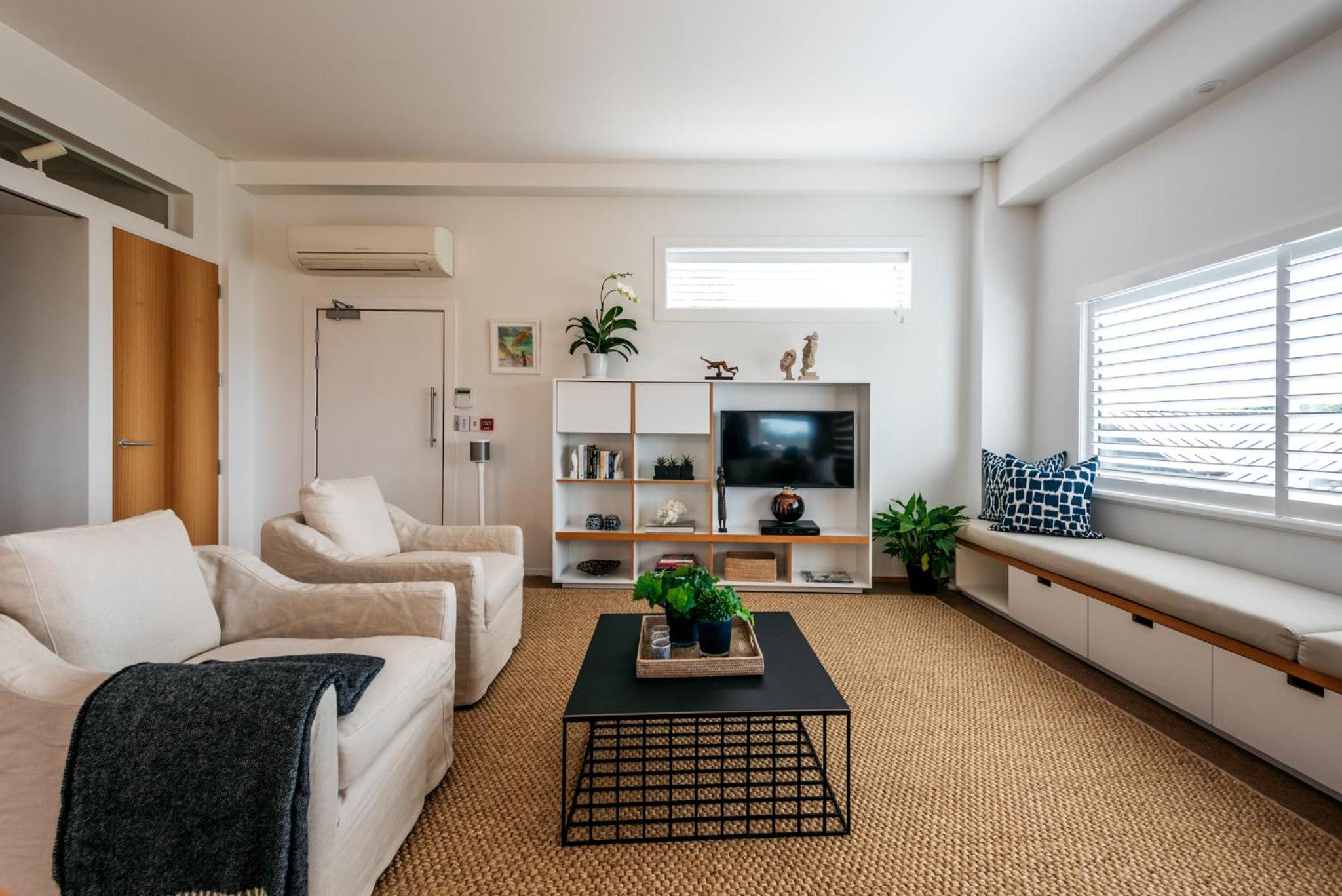 Oneroa Beach Apartment view 4