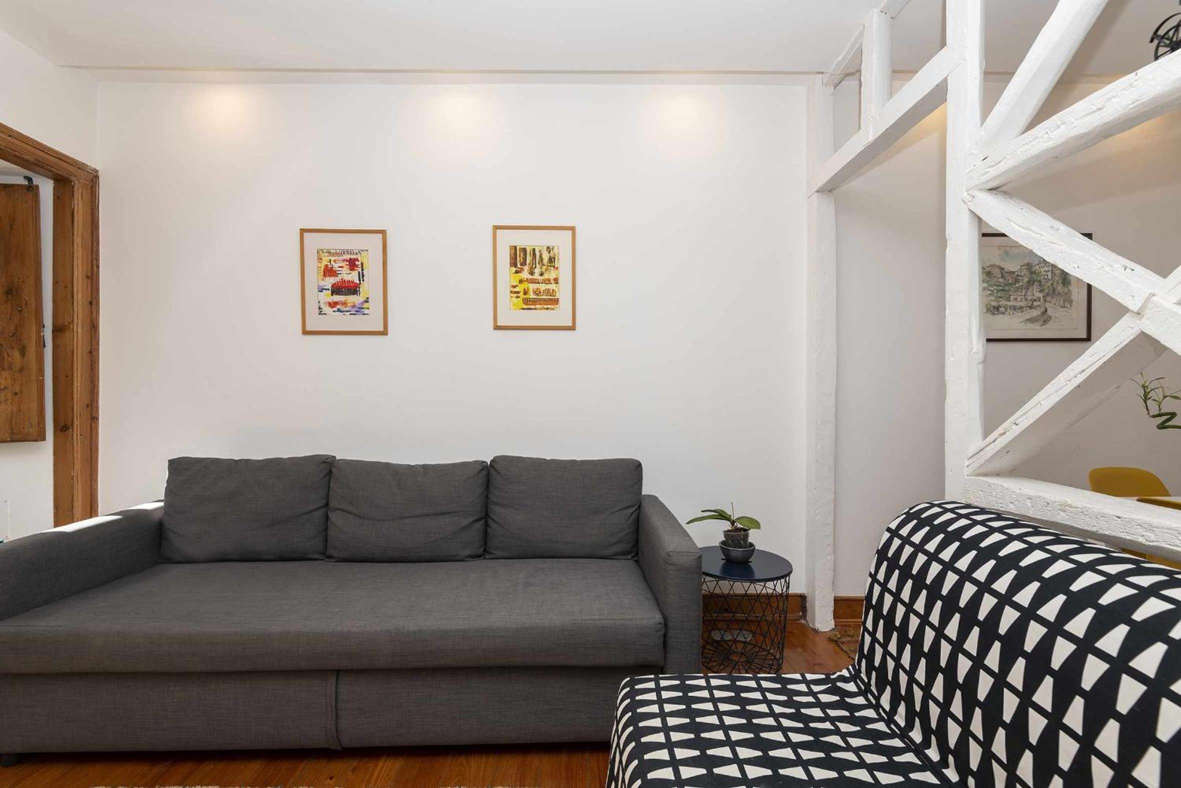 Typical Portuguese Apartment in São Bento view 3