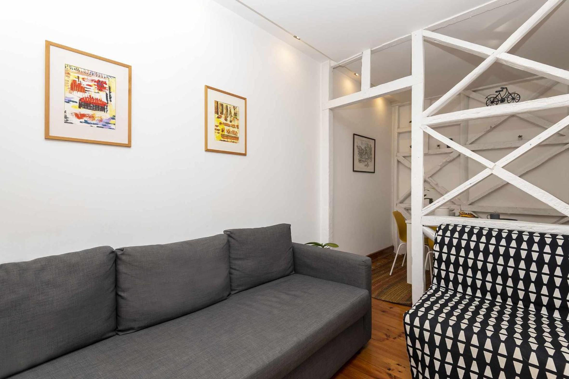 Typical Portuguese Apartment in São Bento view 4