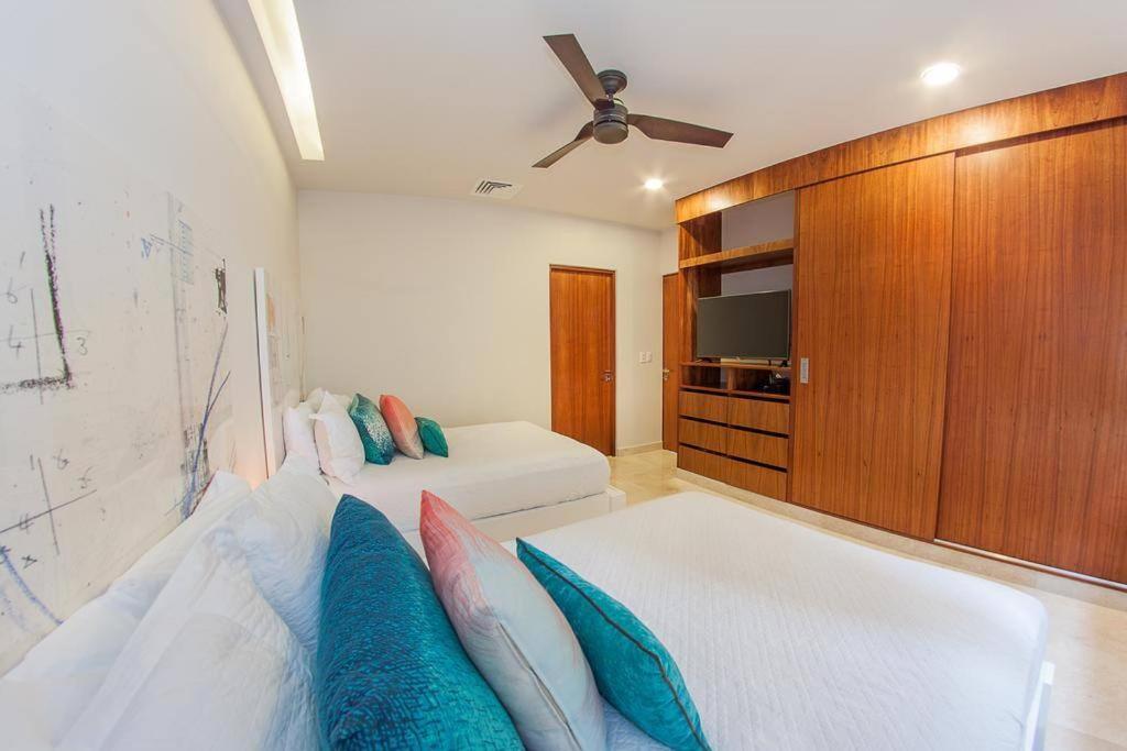 Luxury Condo between 5th Avenue and the Beach view 2