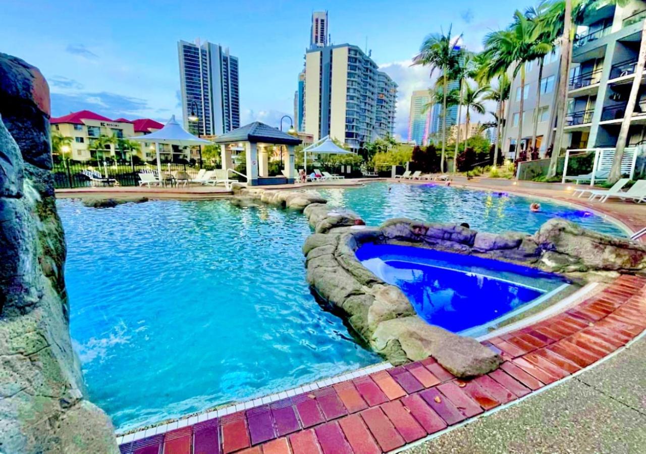 Paradise Island Resort Surfers Paradise - Garden Suite - Image 5
