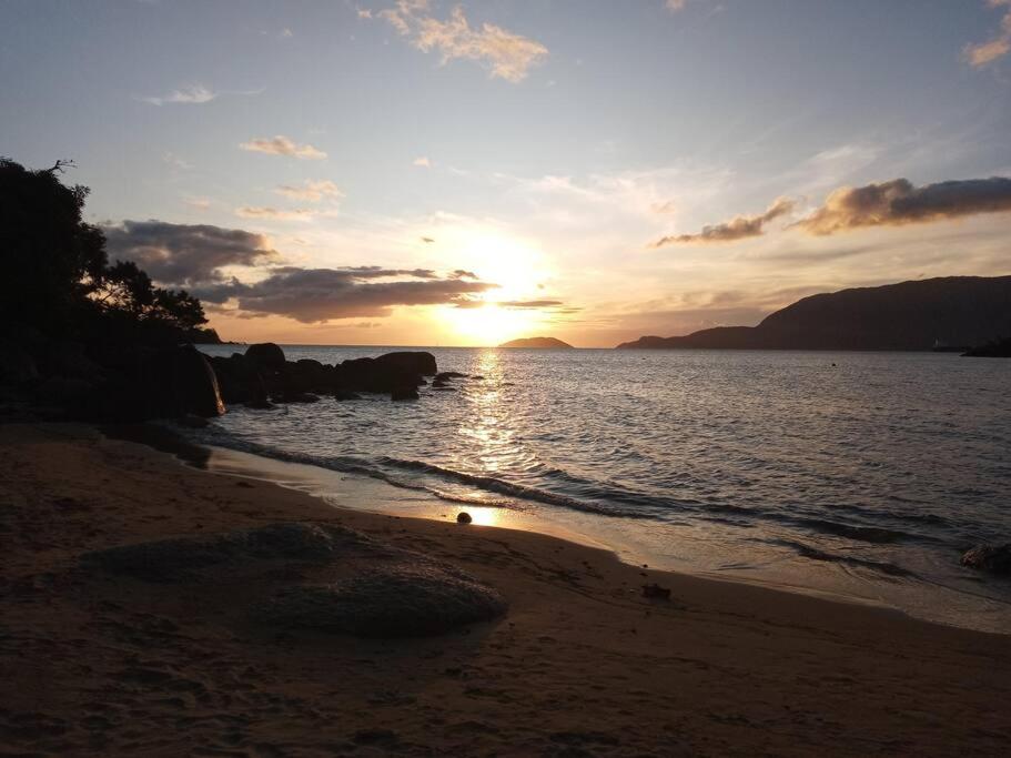 Ilhabela 1 verde Praia do Julião suíte a 70 m da areia