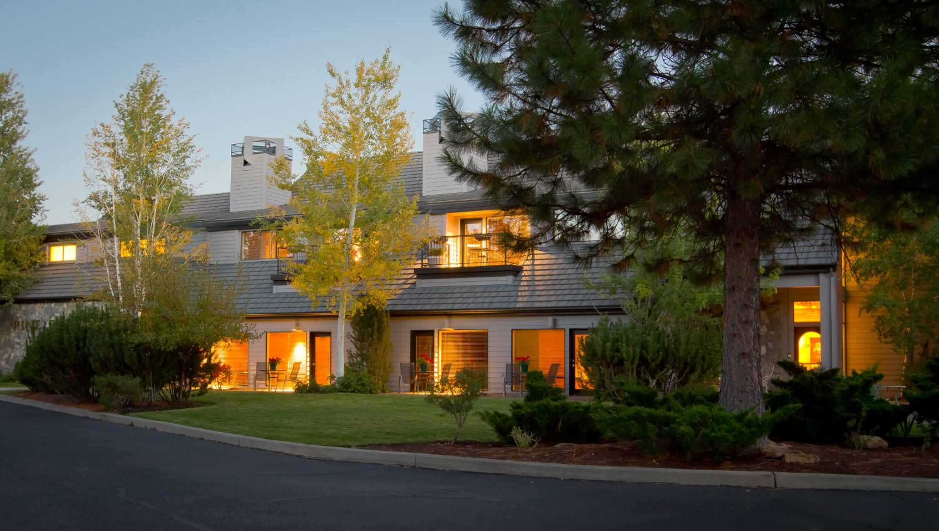 Hotel Pine Ridge Inn - Image 1