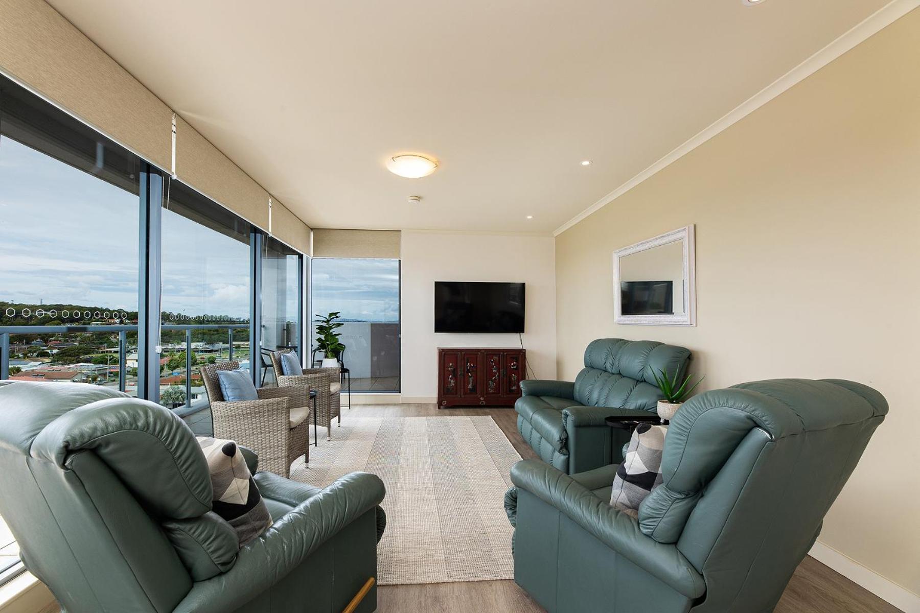 The Crest Penthouse 902 view 4