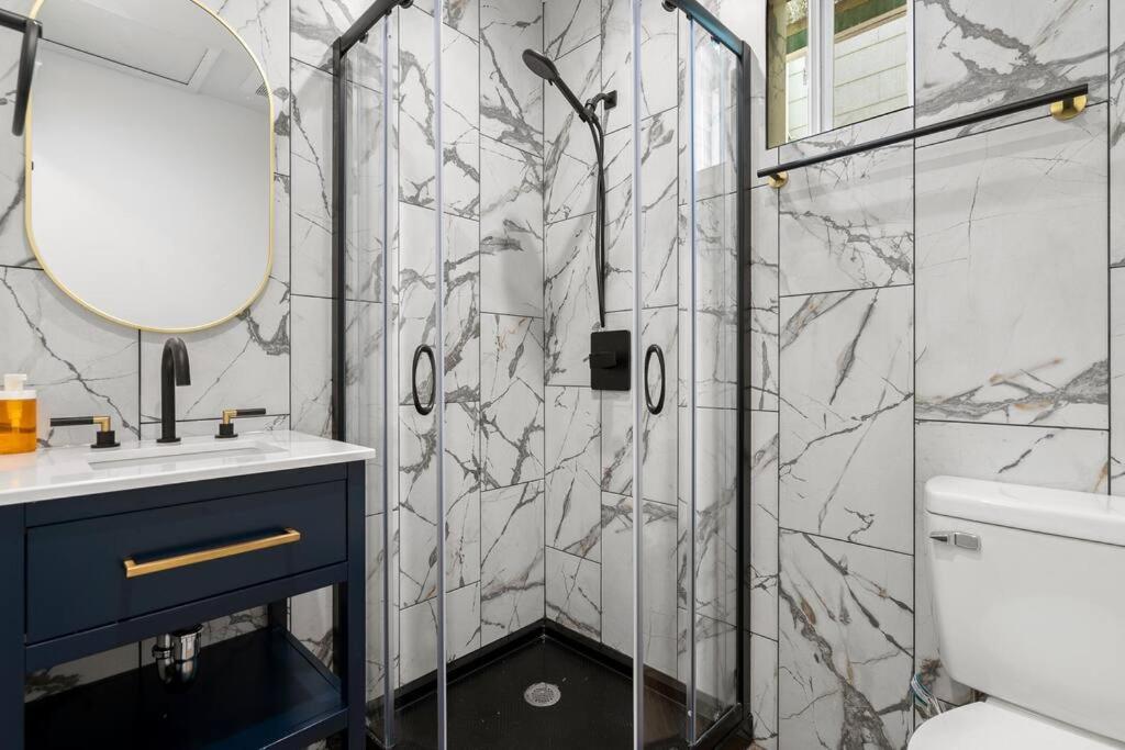 Stylish Green & Gold 2BR / 1Bath Apartment in SFO view 5