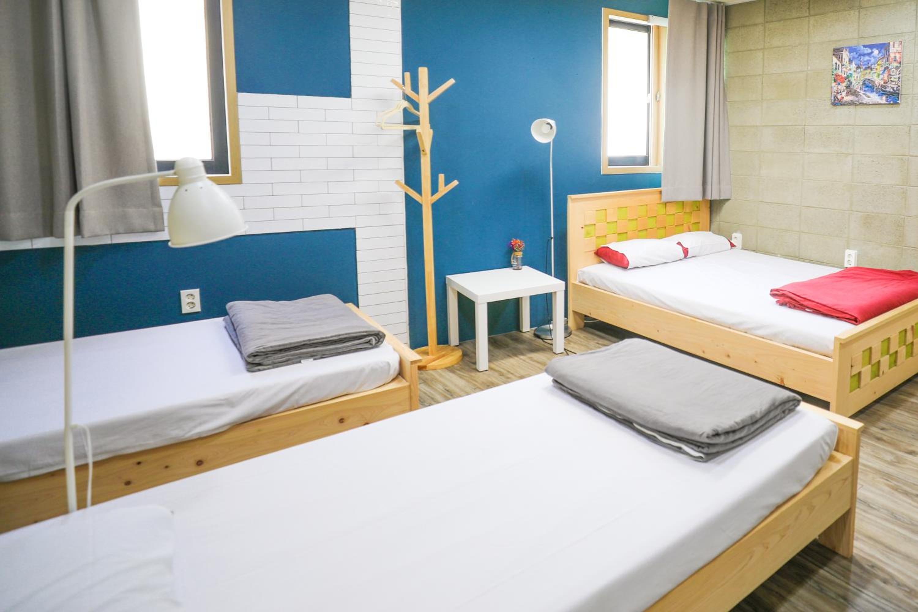 Midtown Hostel 12