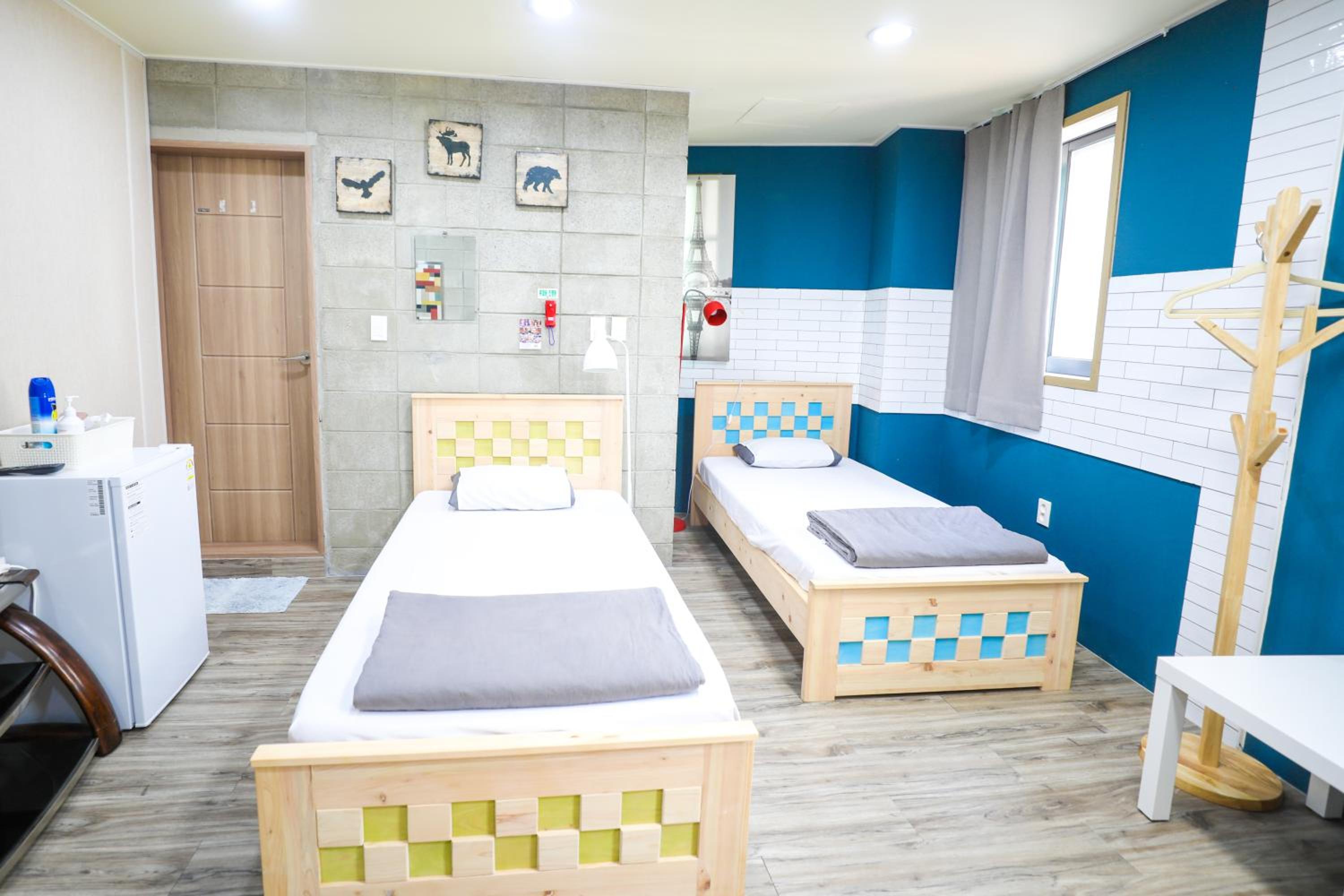 Midtown Hostel 16