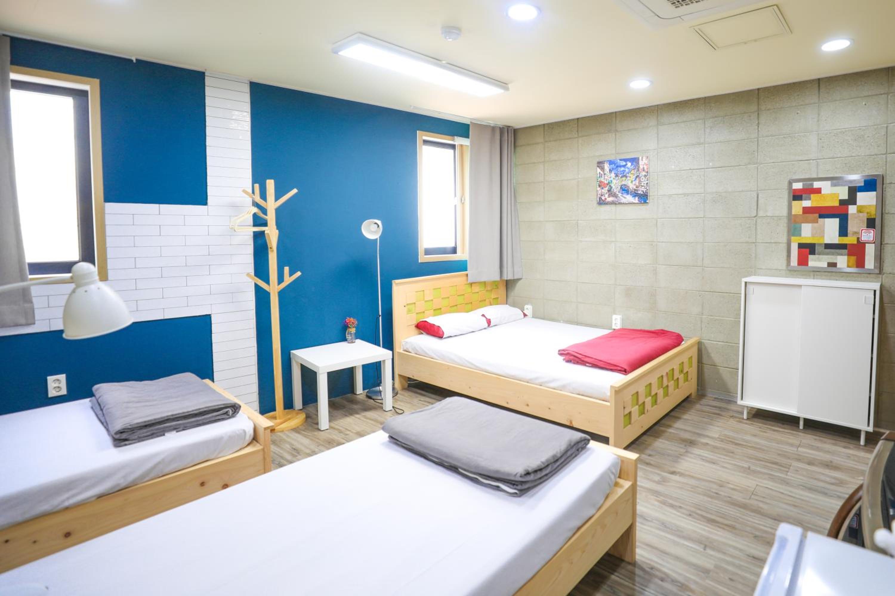 Midtown Hostel 17