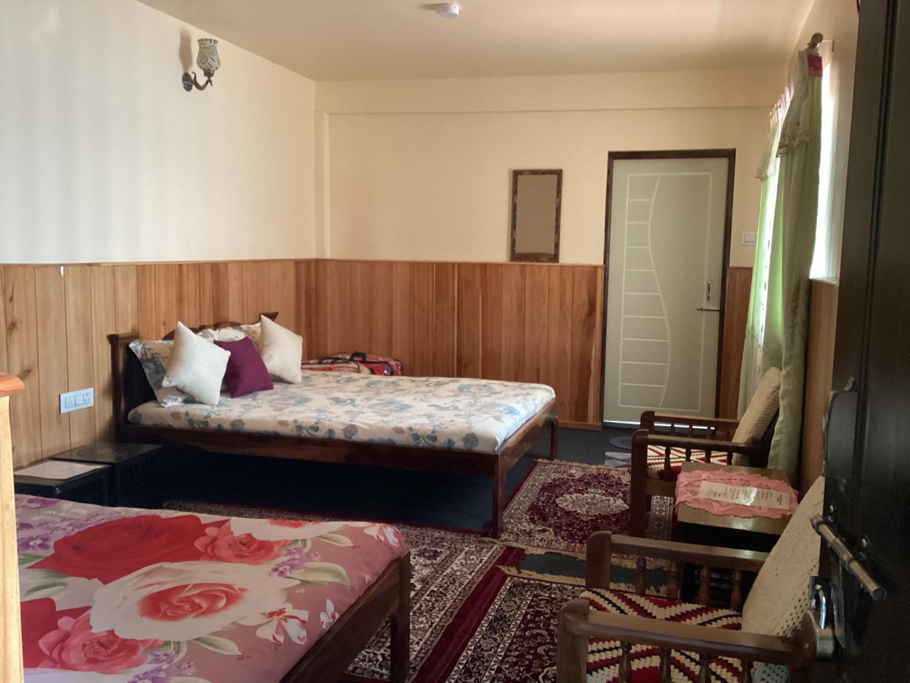 WARUHANG HOMESTAY