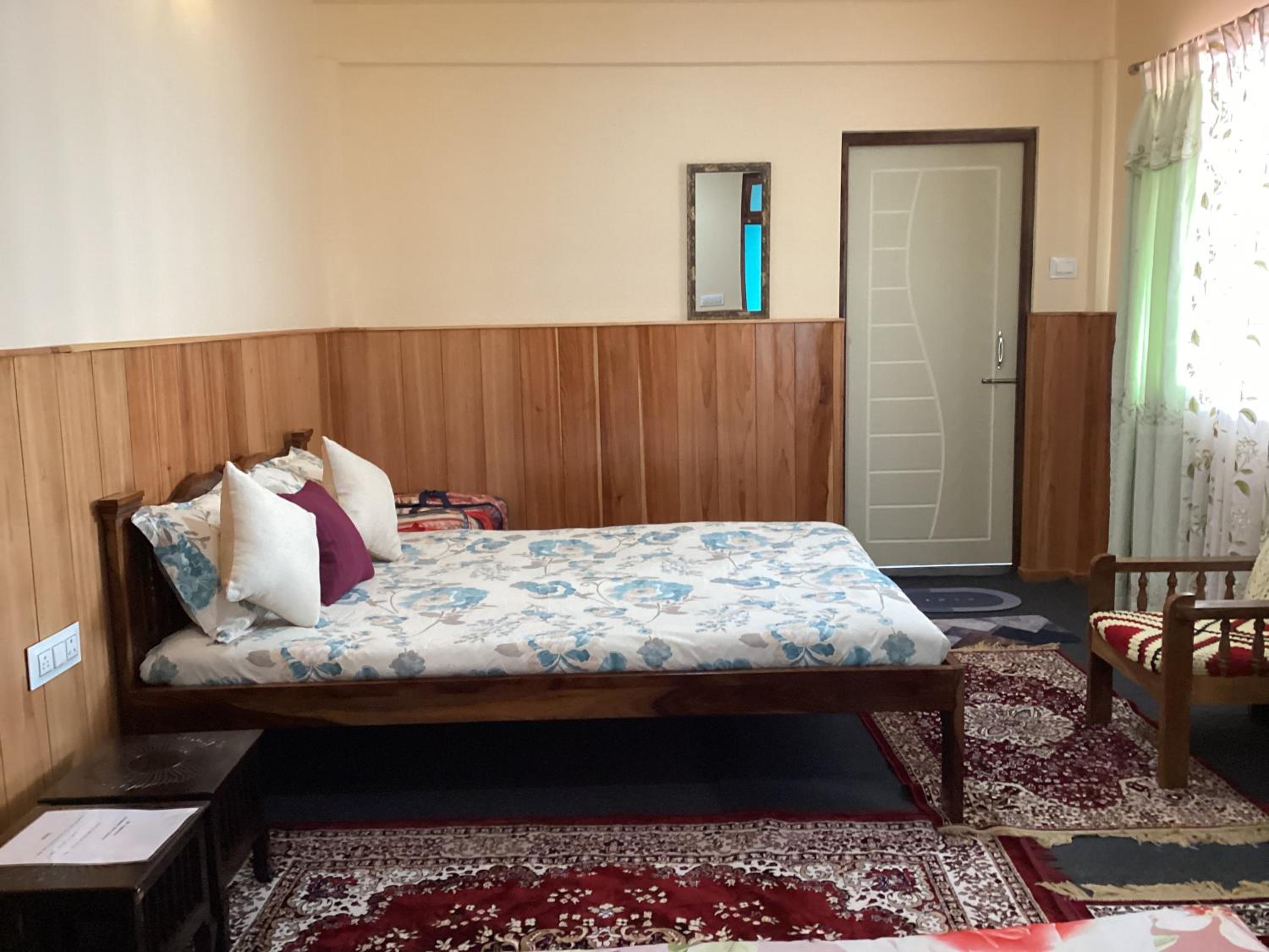 WARUHANG HOMESTAY