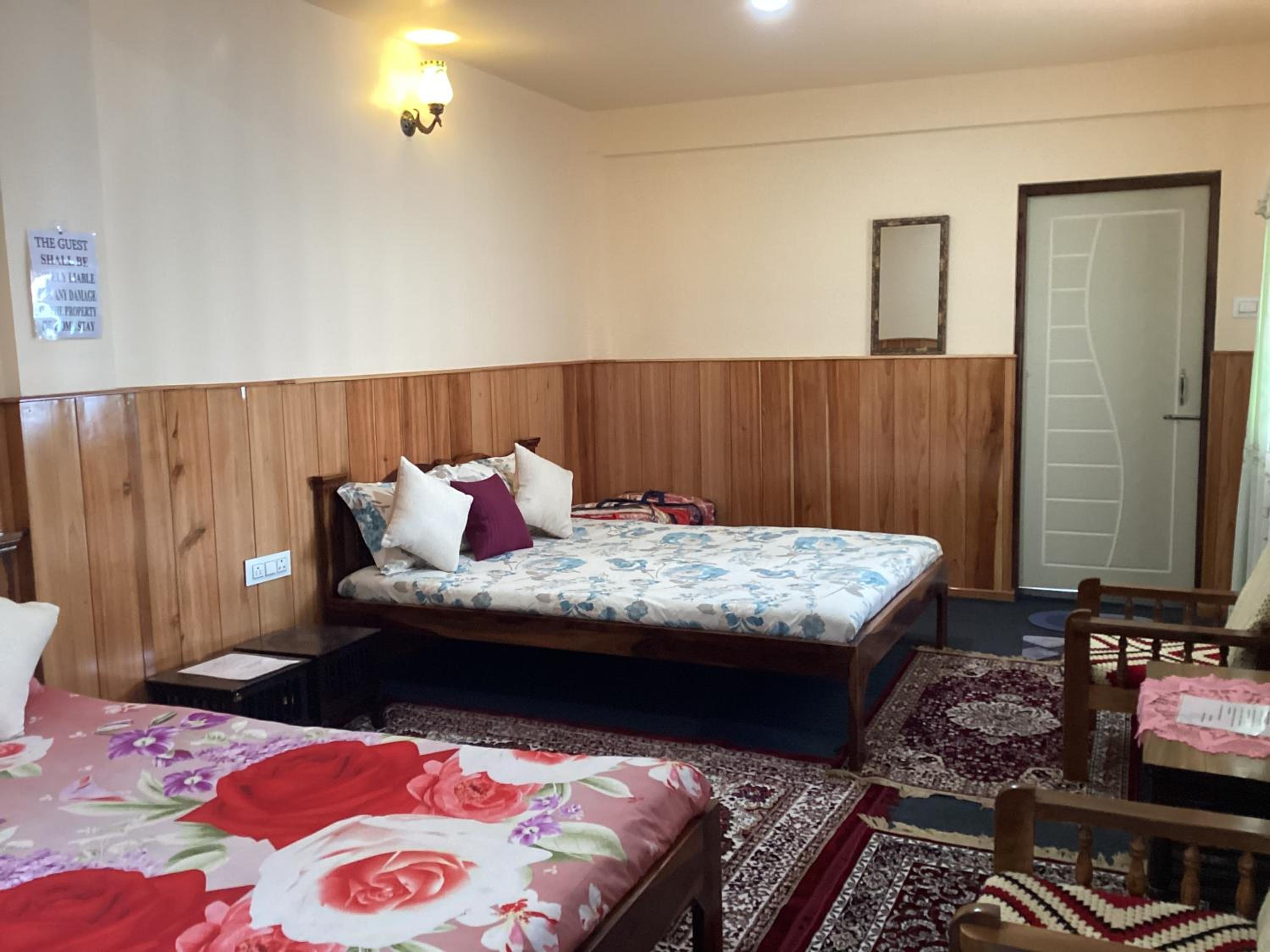 WARUHANG HOMESTAY