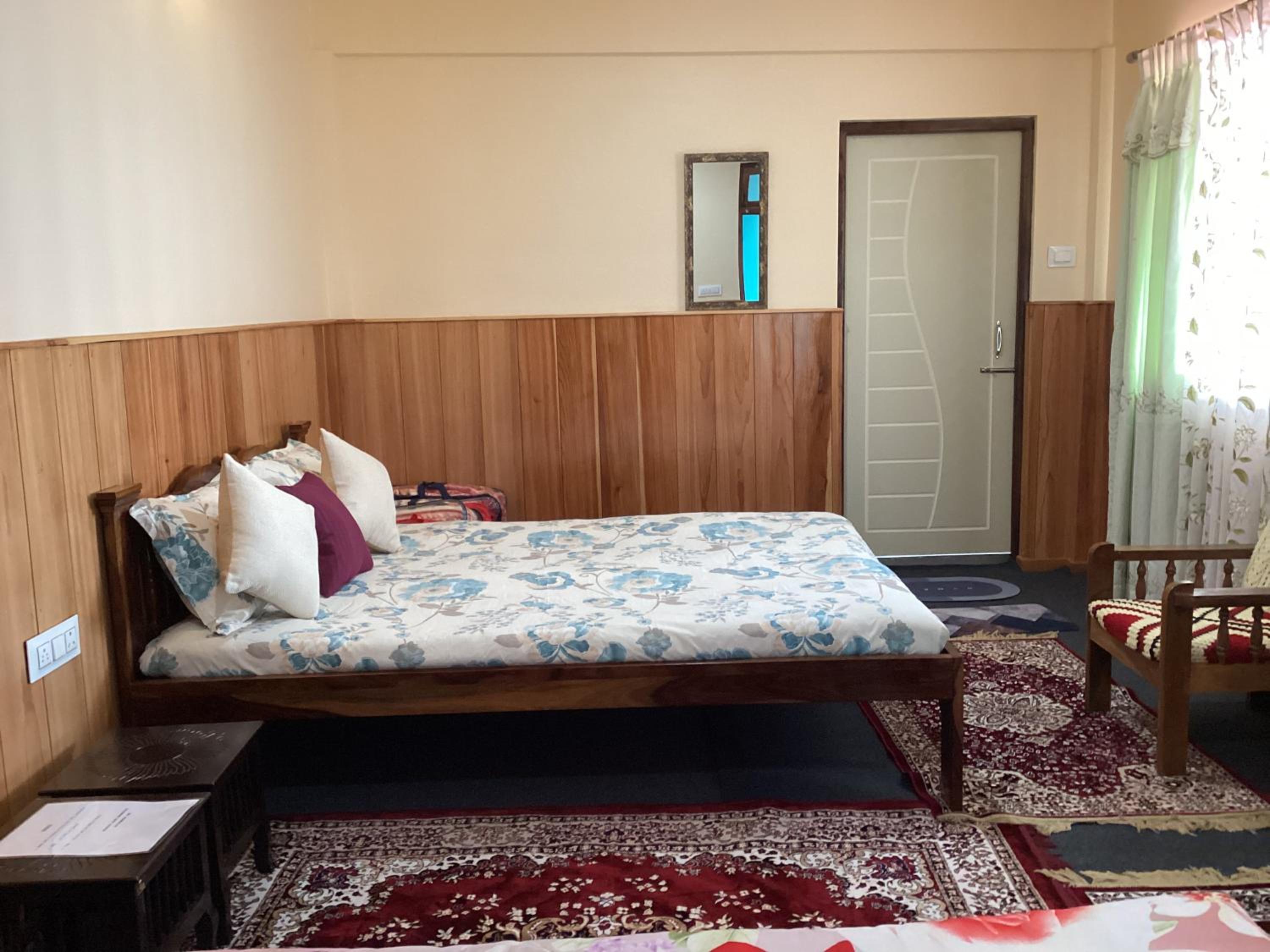 WARUHANG HOMESTAY