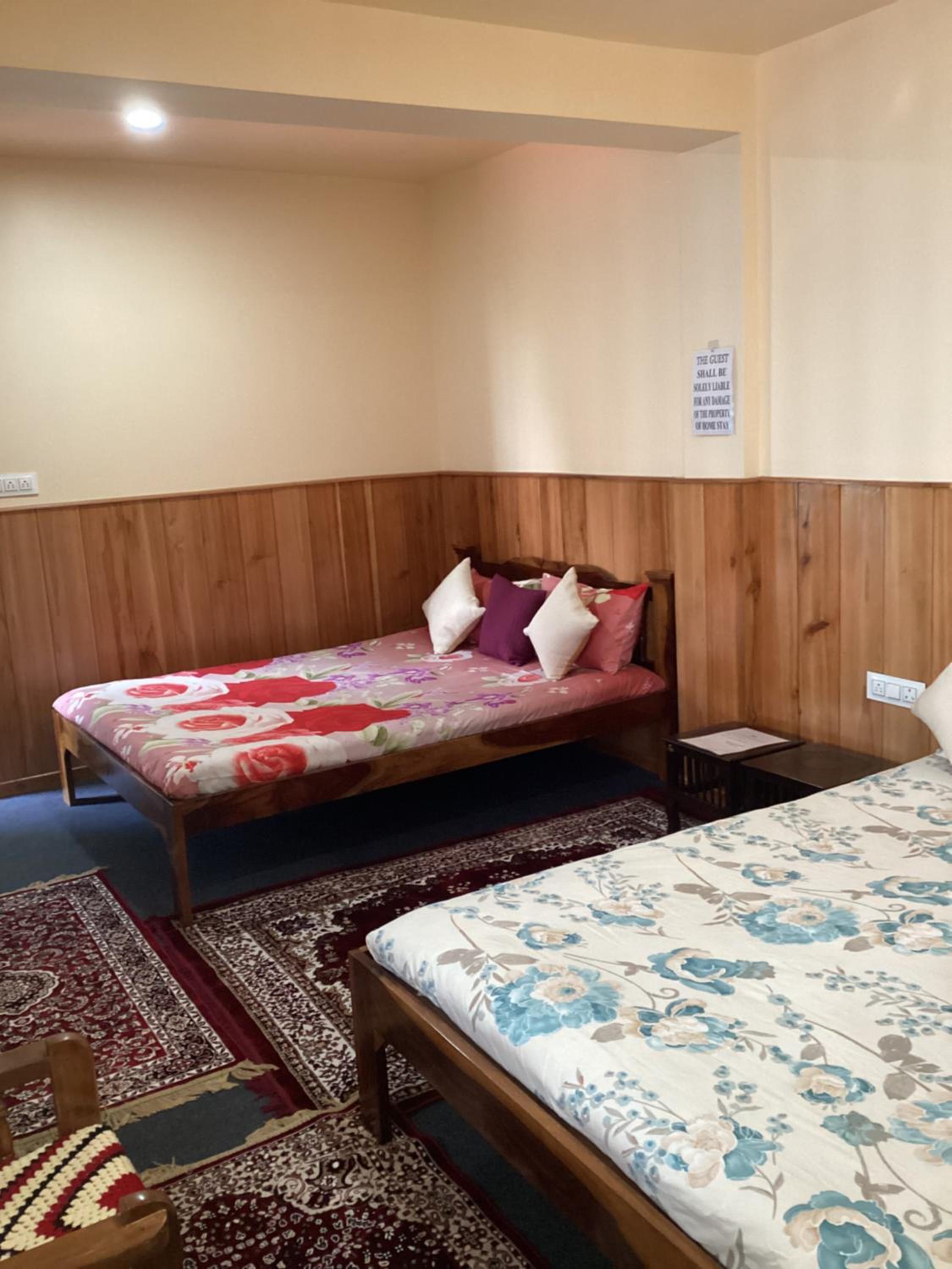WARUHANG HOMESTAY