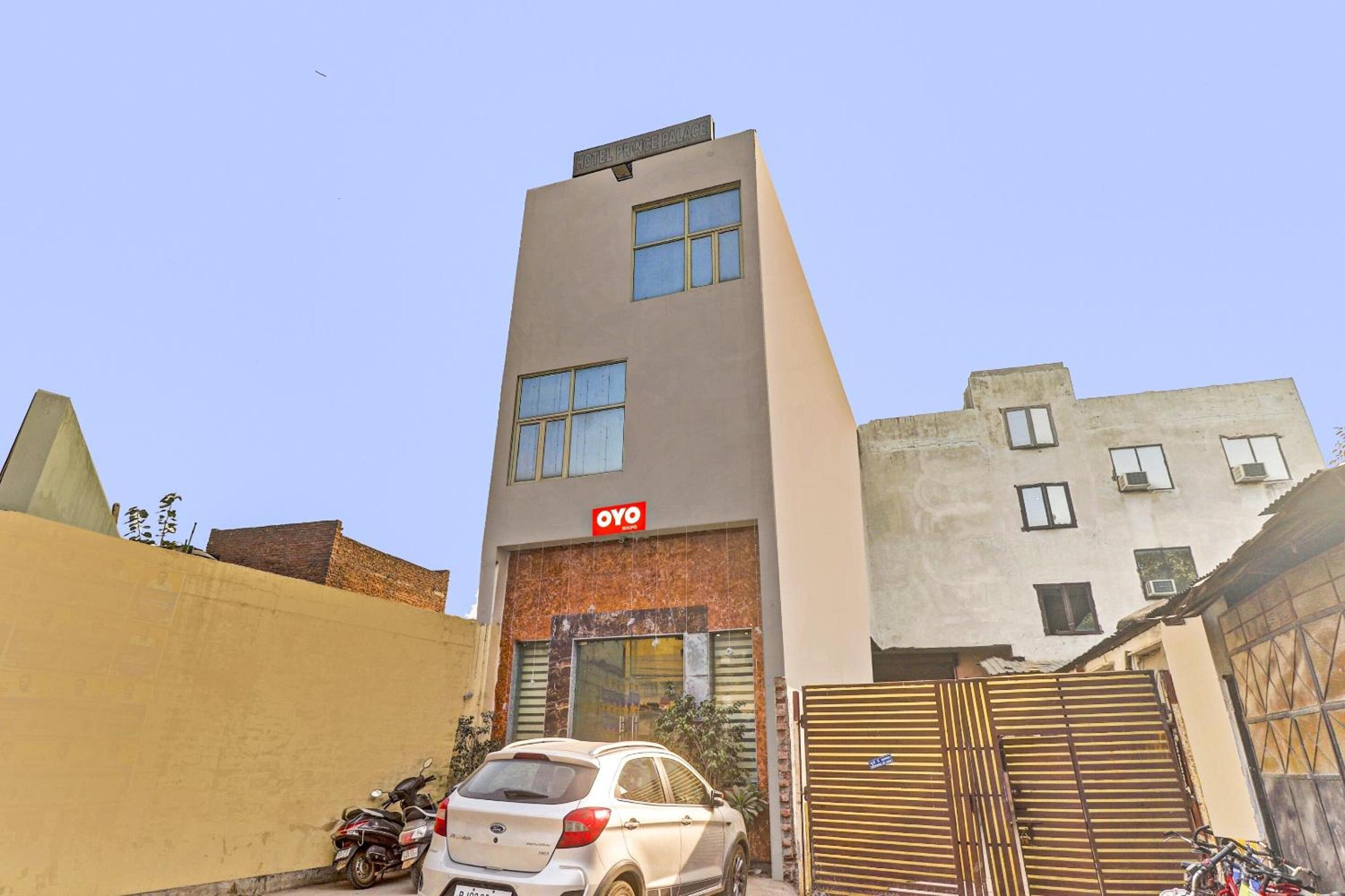 Hotel O Prince Home Stay Near Ambience Mall view 2