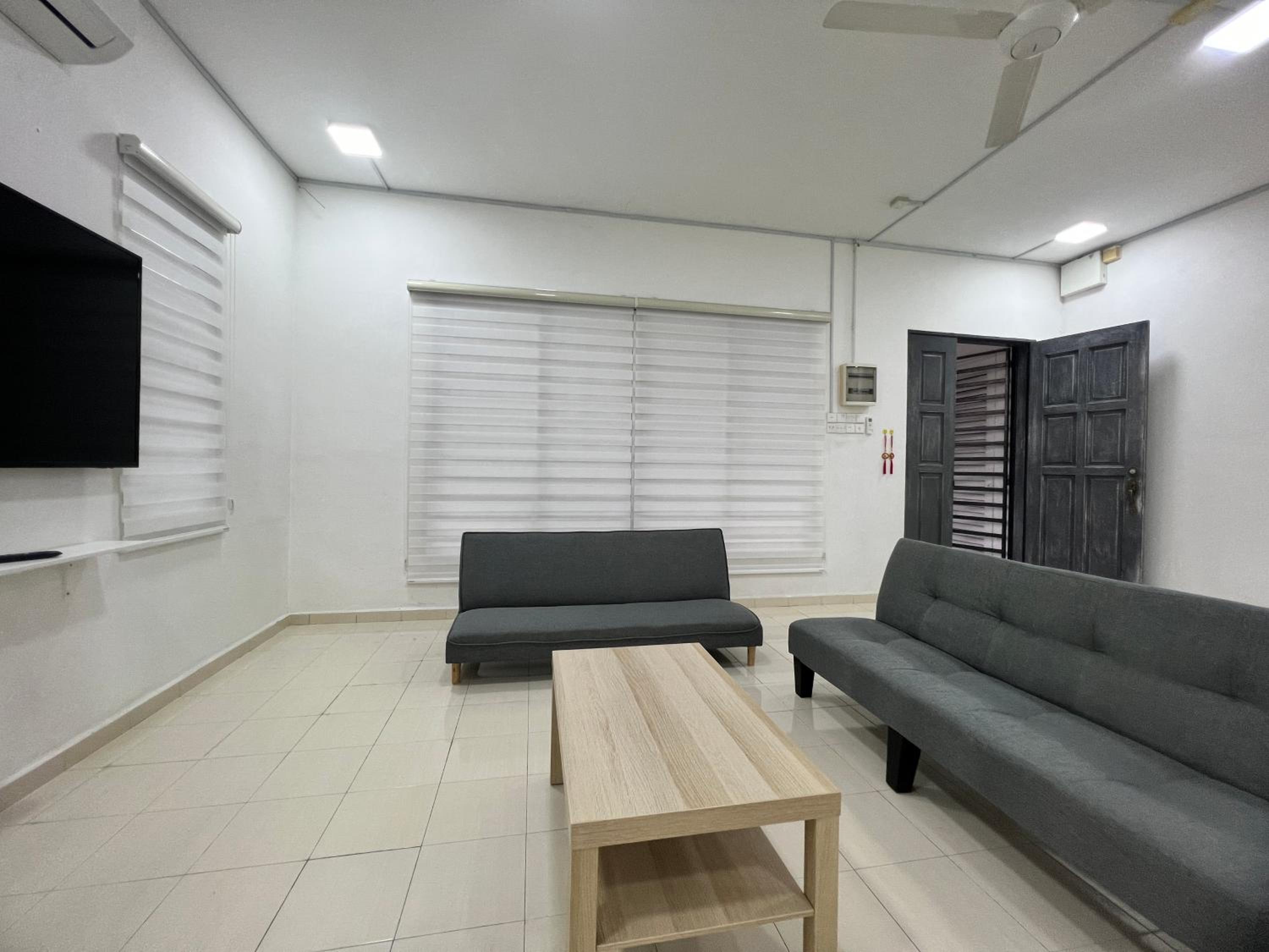Icon BM Vacation Home with Water Fountain and Barbeque Area by ZamanJa
