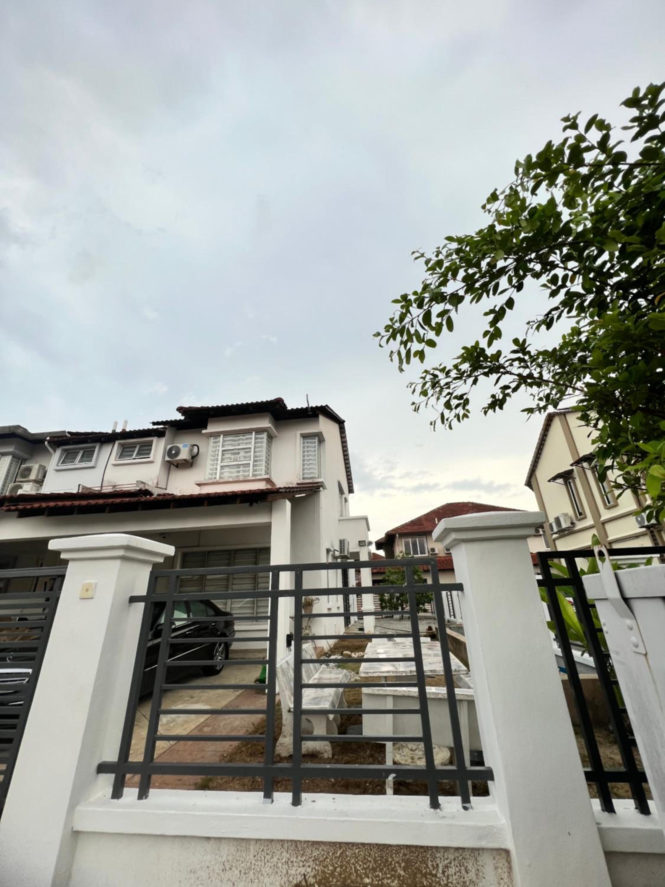 Icon BM Vacation Home with Water Fountain and Barbeque Area by ZamanJa
