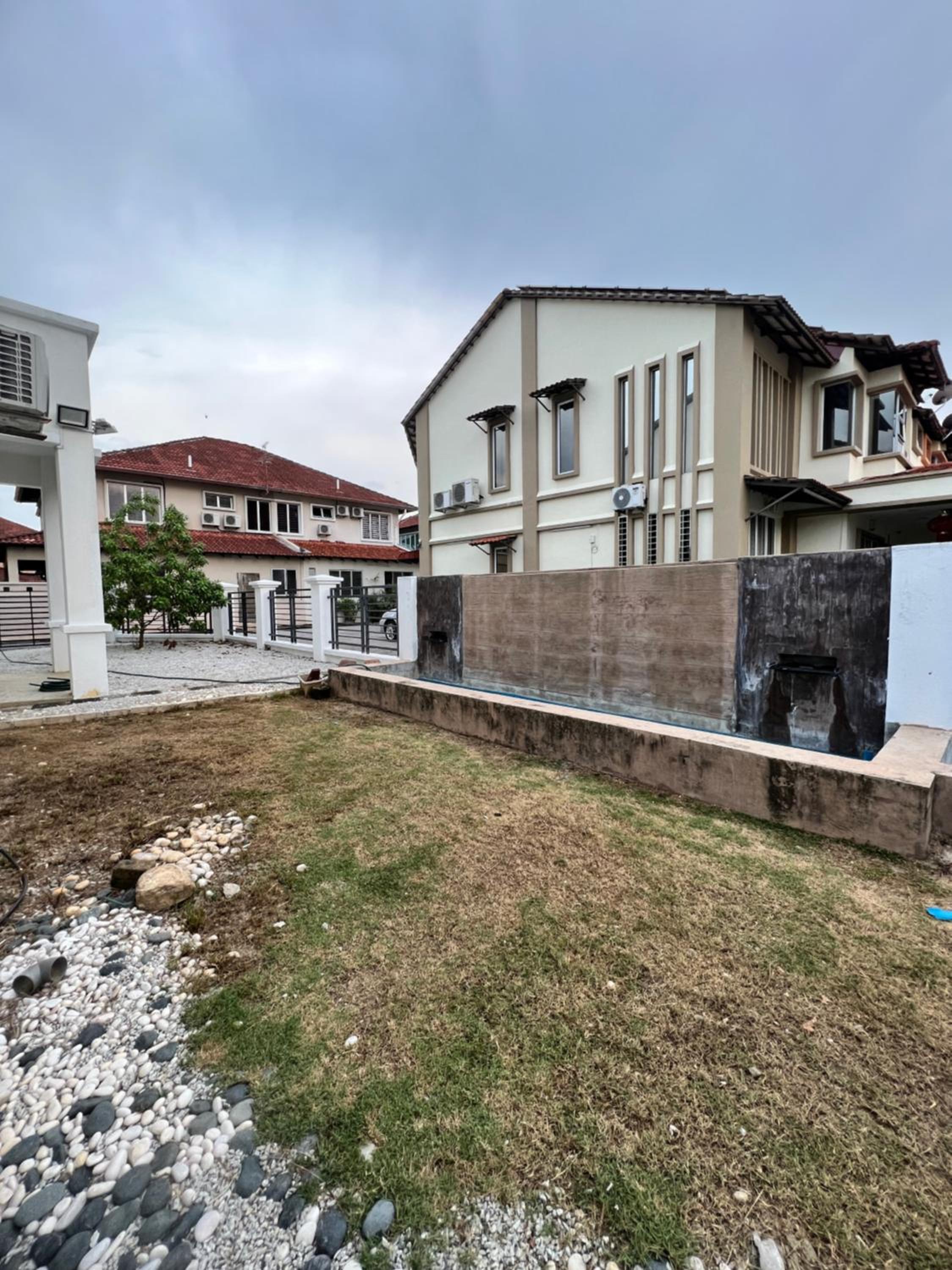 Icon BM Vacation Home with Water Fountain and Barbeque Area by ZamanJa