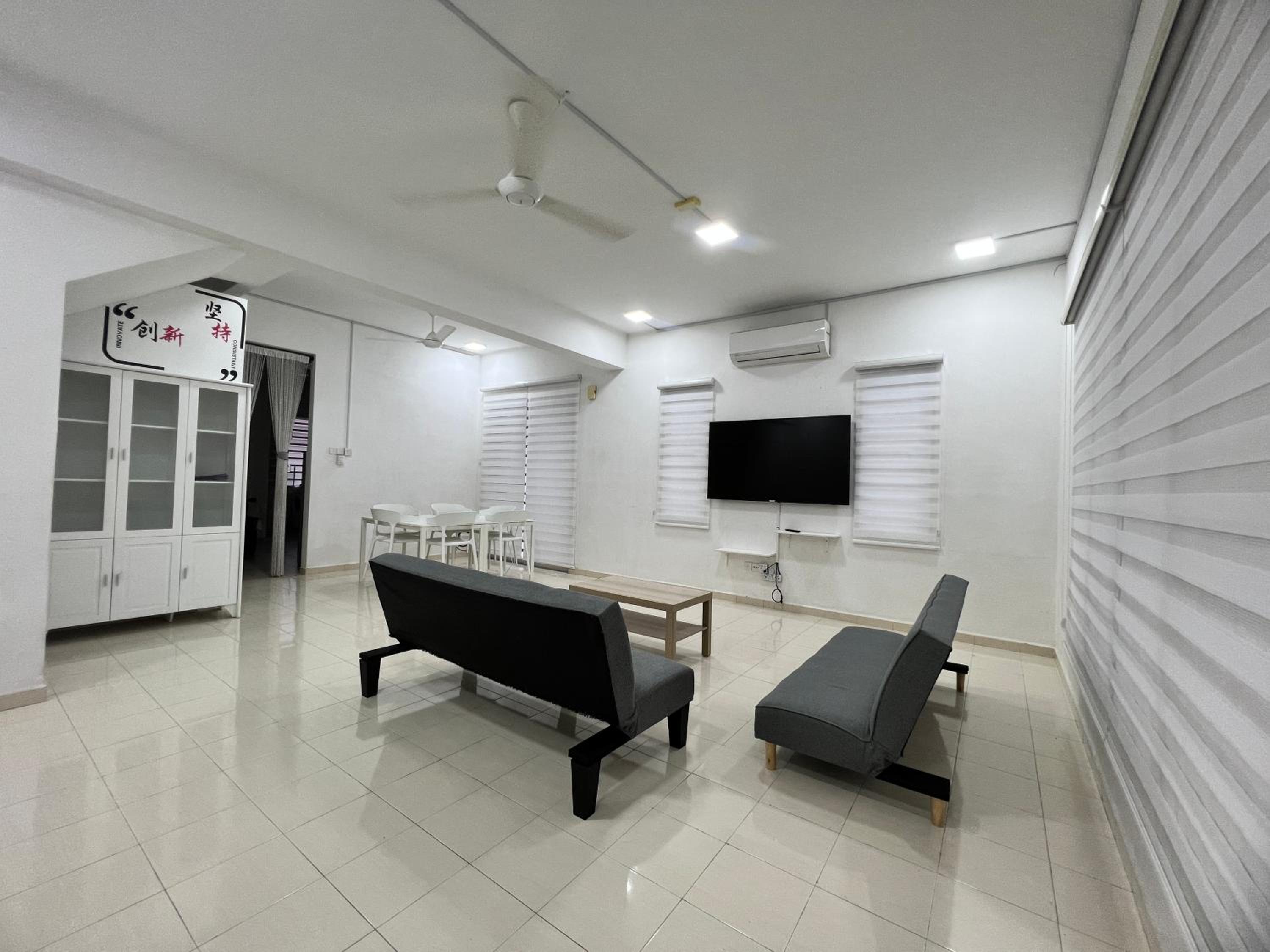 Icon BM Vacation Home with Water Fountain and Barbeque Area by ZamanJa