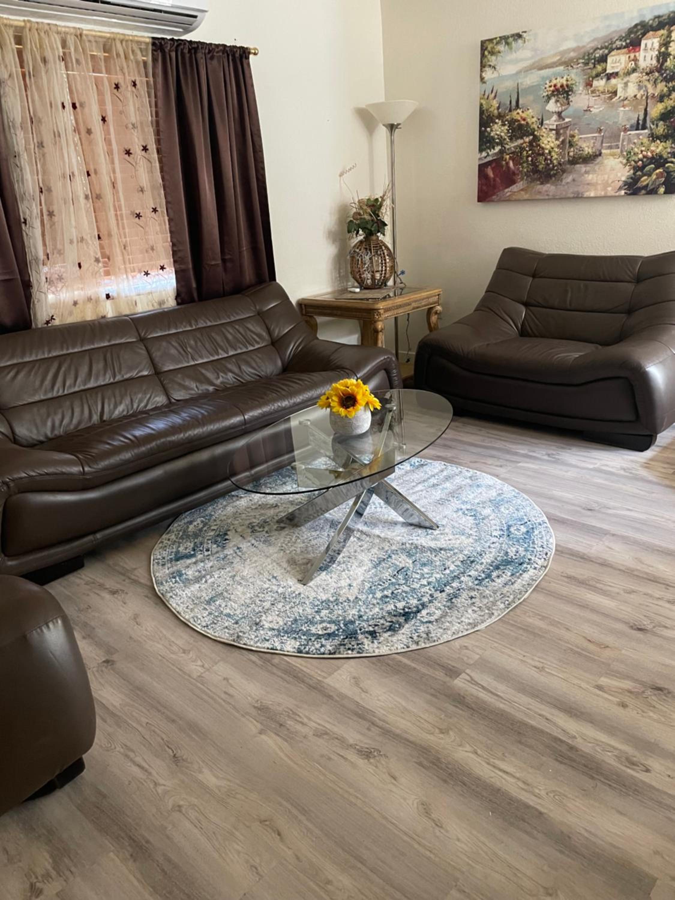 Newly Renovated Cheerful 3-bedroom House view 2