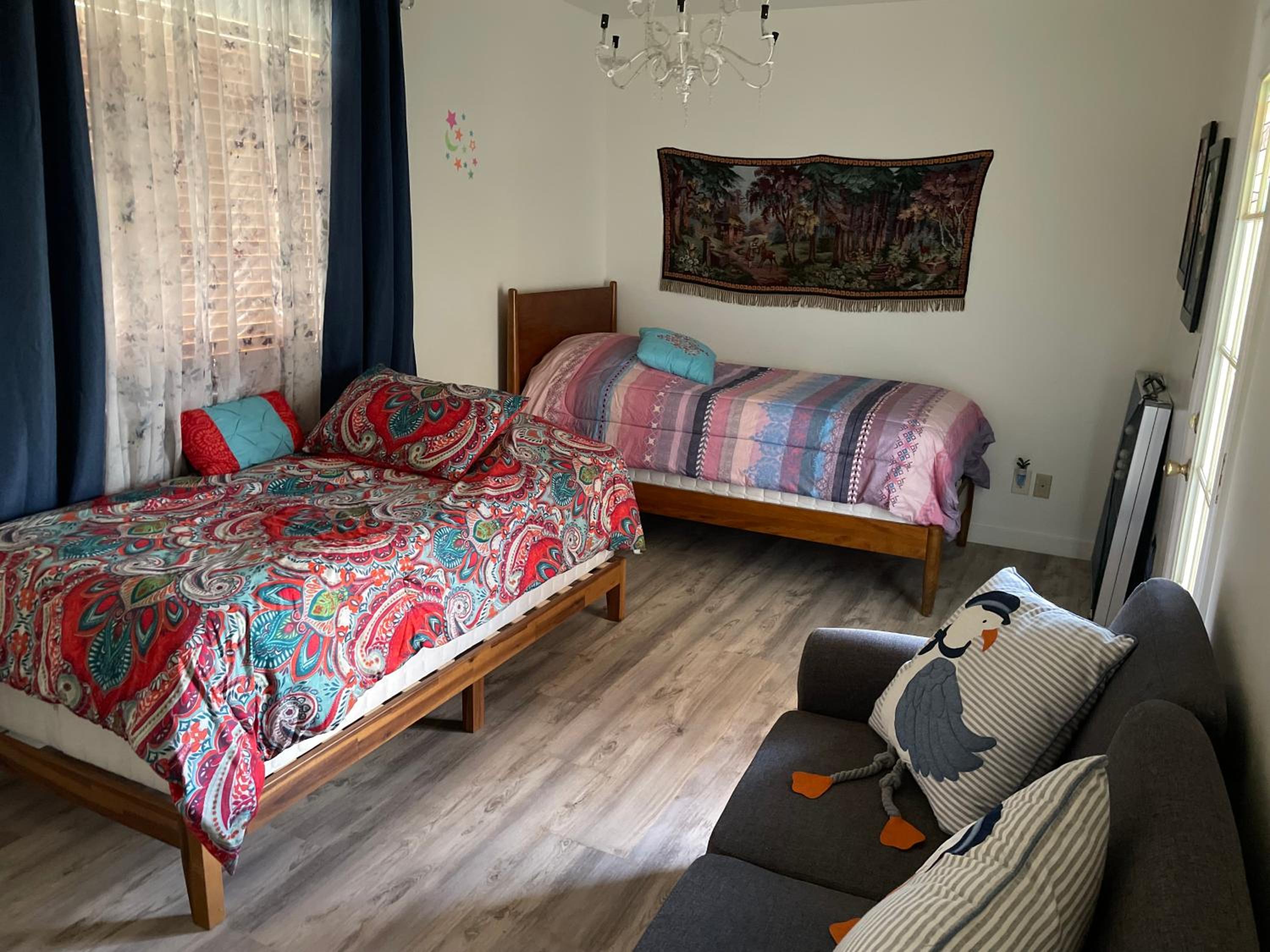 Newly Renovated Cheerful 3-bedroom House view 3